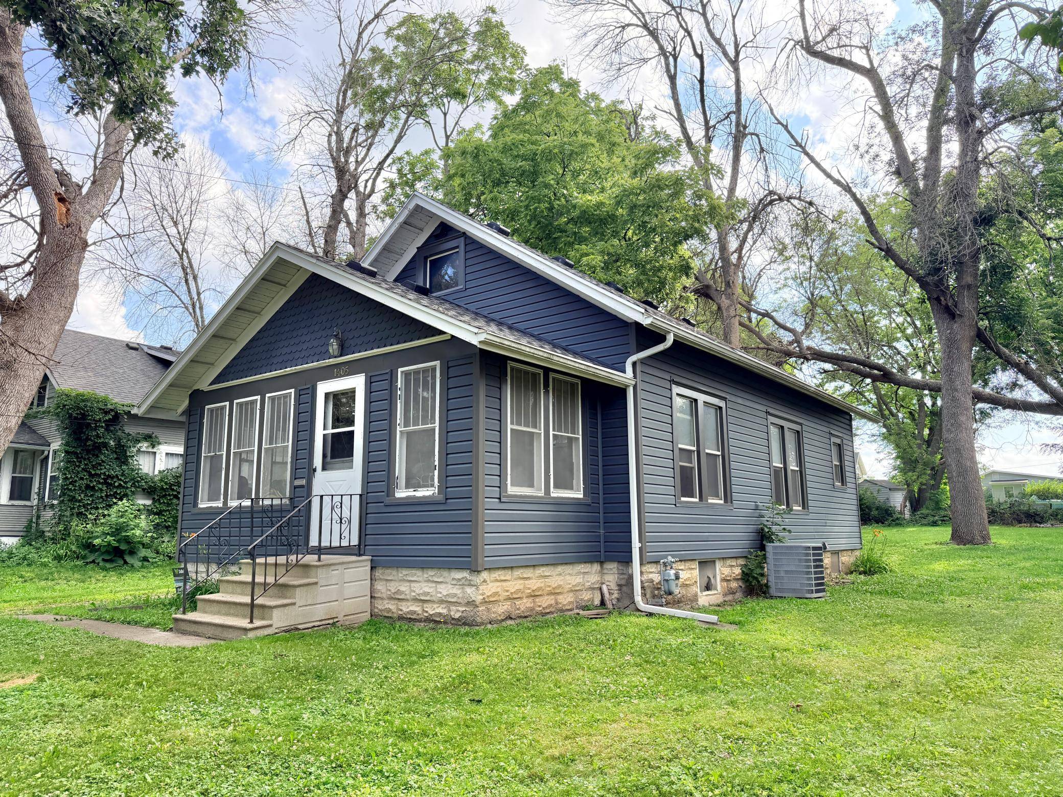 1405 S Broadway AVE, Albert Lea, MN 56007