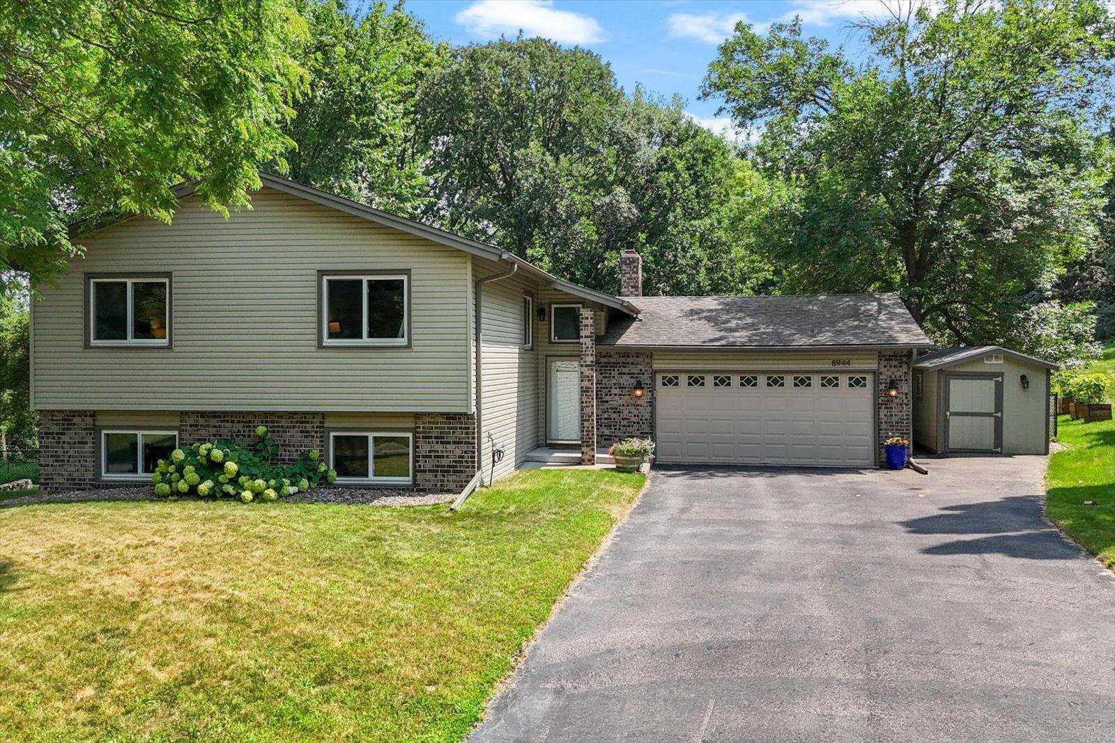 8944 Darnel RD, Eden Prairie, MN 55347