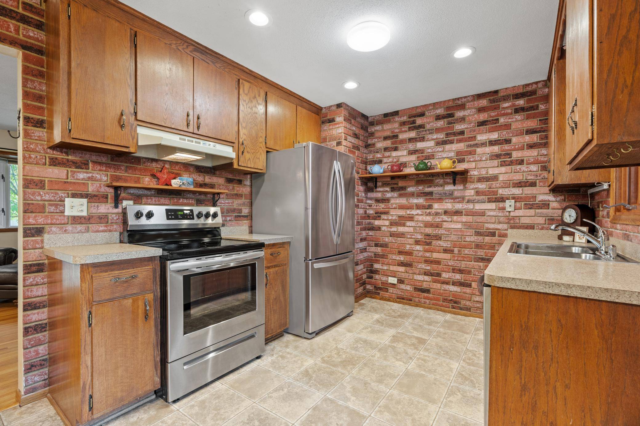 2207 Orchard LN, White Bear Lake, MN 55110