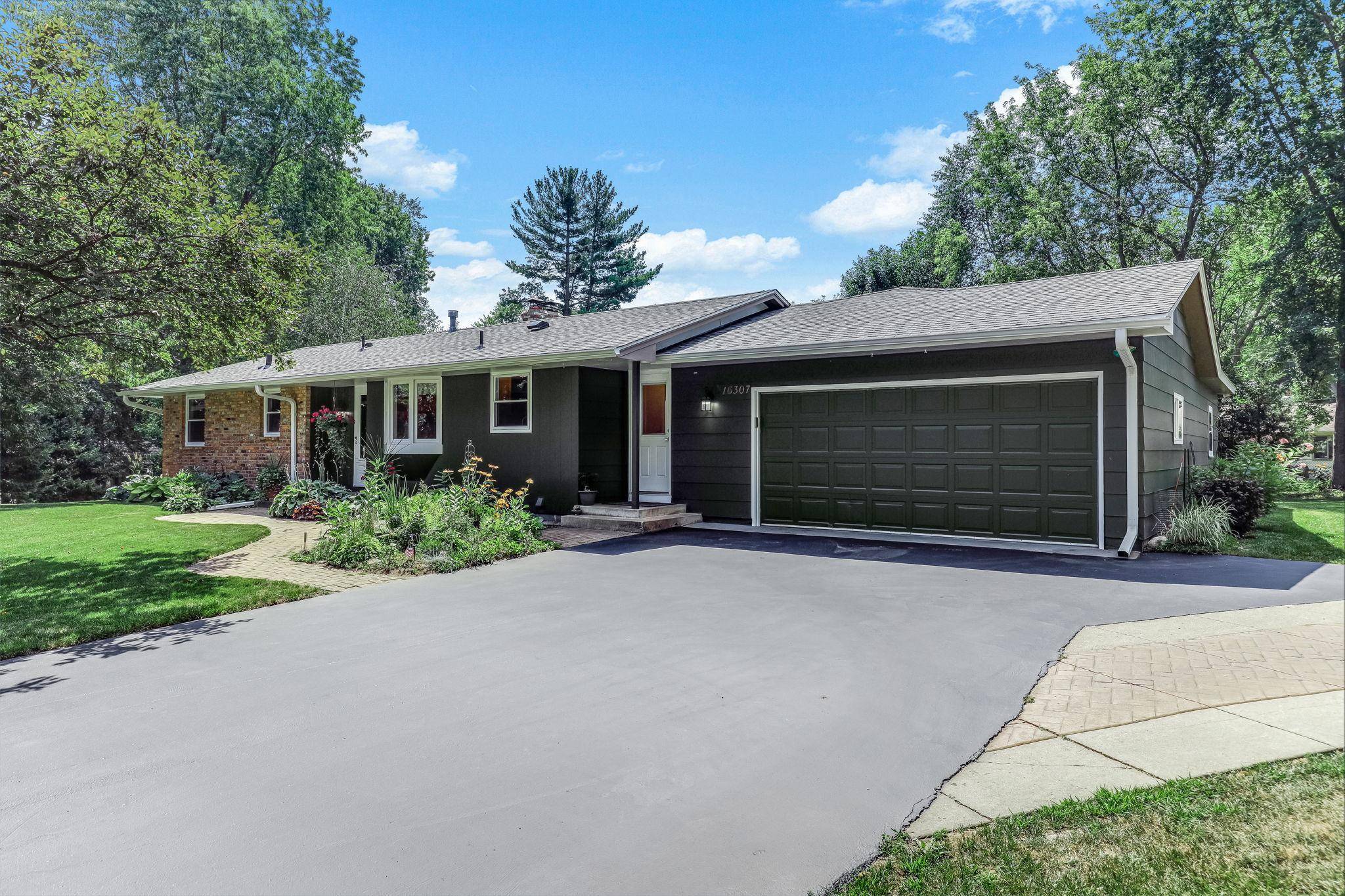 16307 Moorland CIR, Minnetonka, MN 55345