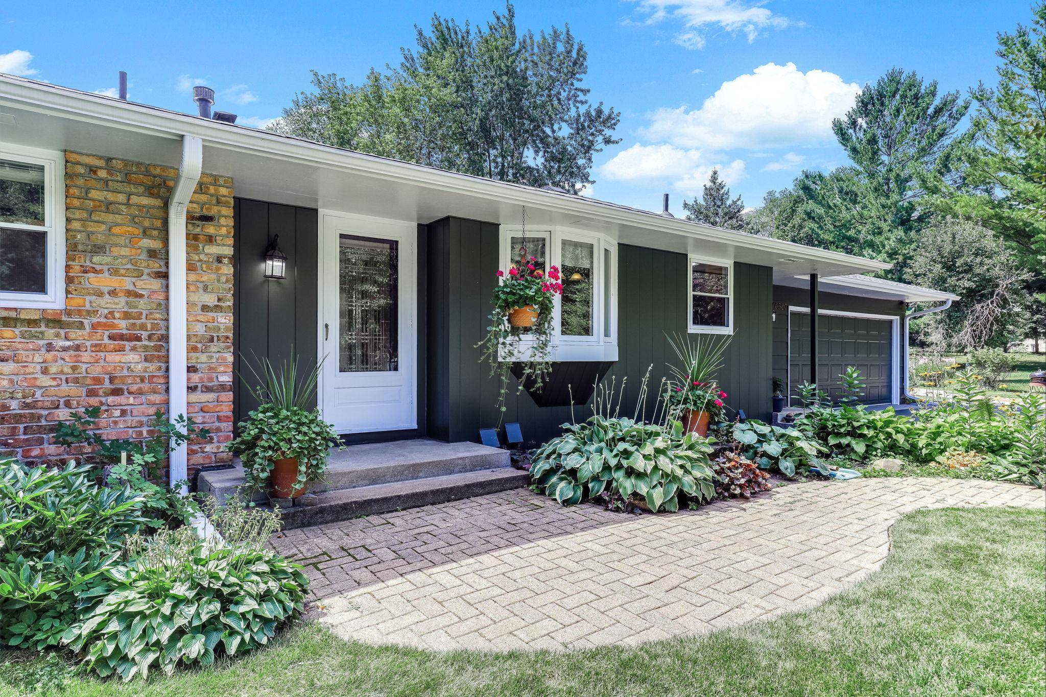 16307 Moorland CIR, Minnetonka, MN 55345