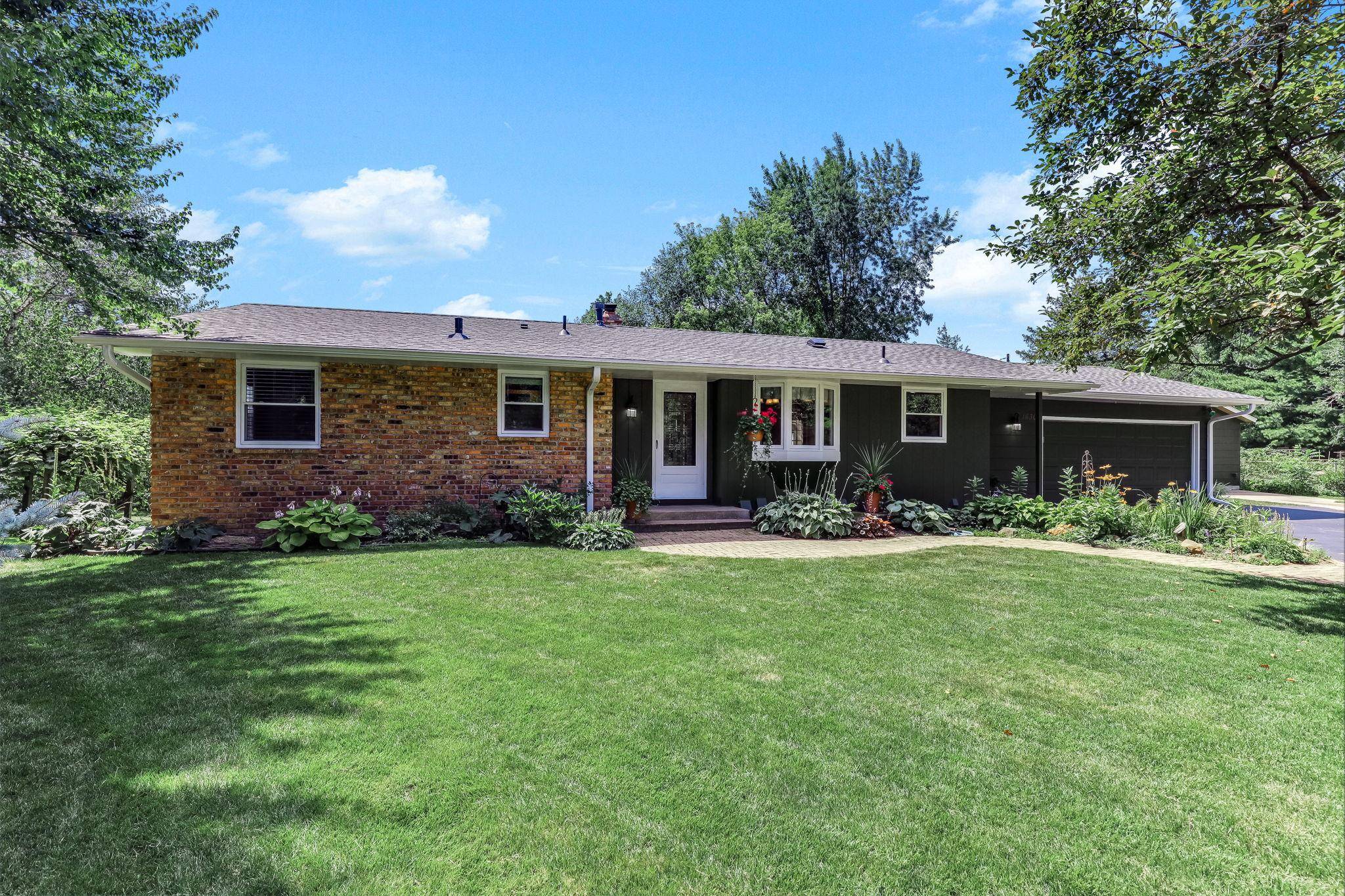 16307 Moorland CIR, Minnetonka, MN 55345