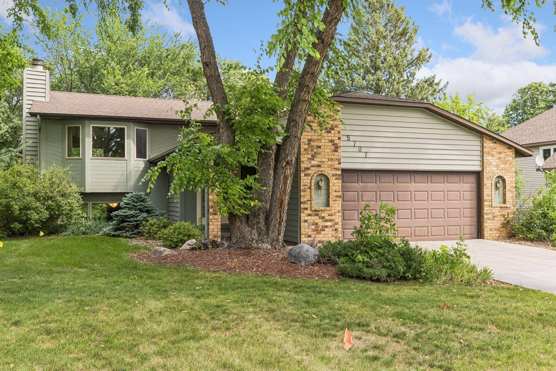 5707 125th ST W, Apple Valley, MN 55124