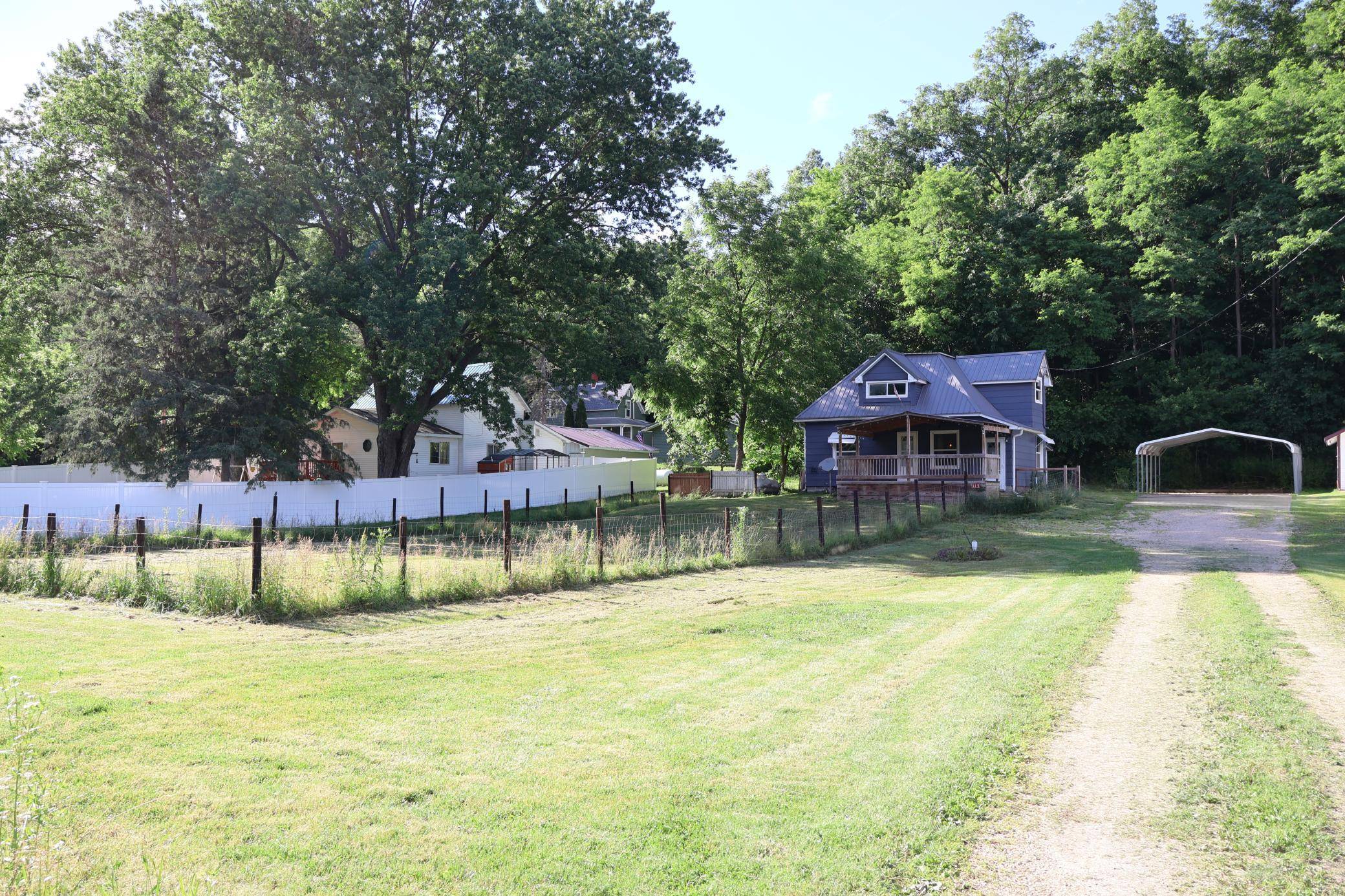 115 4th AVE, Cashton, WI 54619