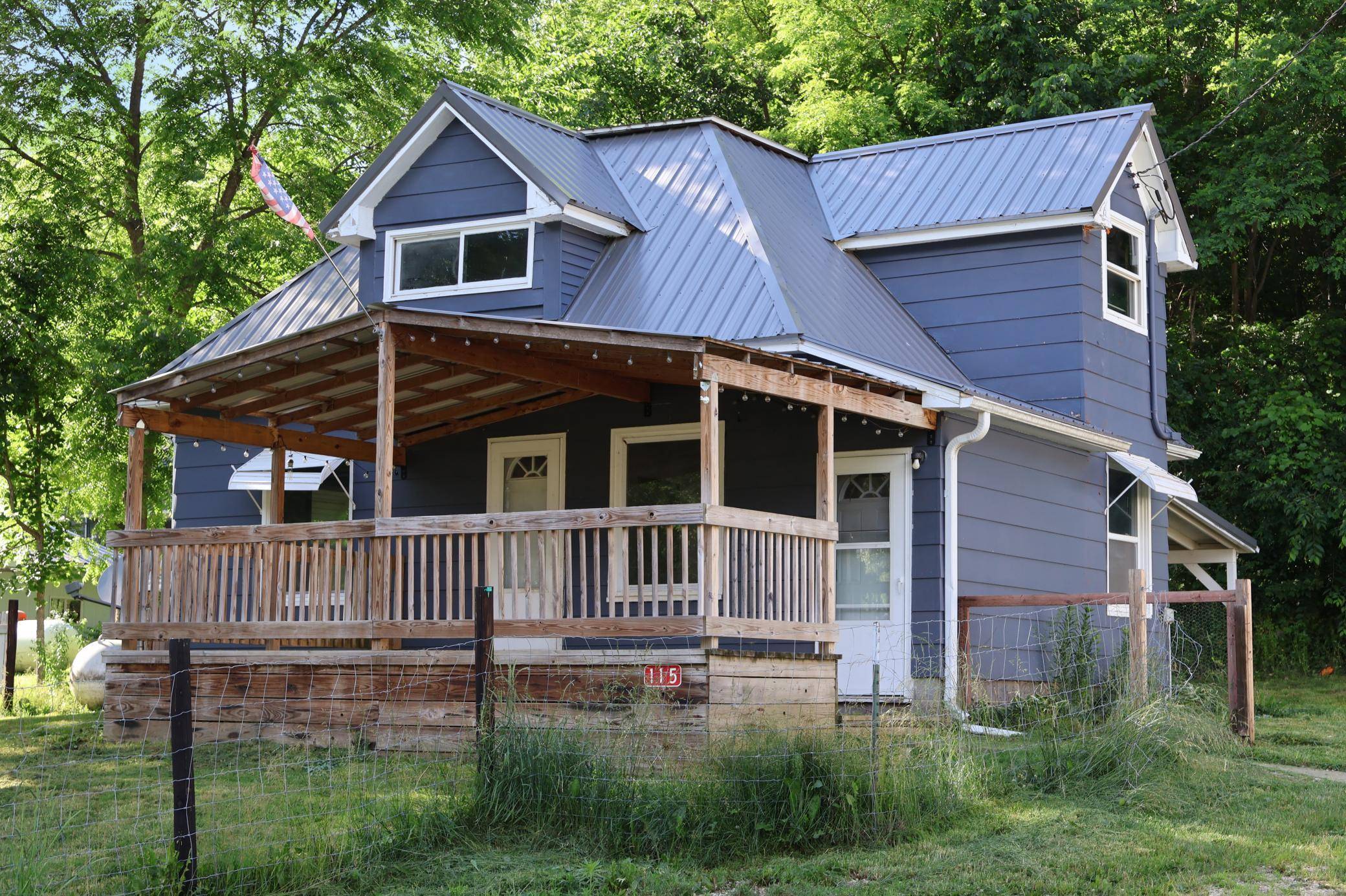 115 4th AVE, Cashton, WI 54619