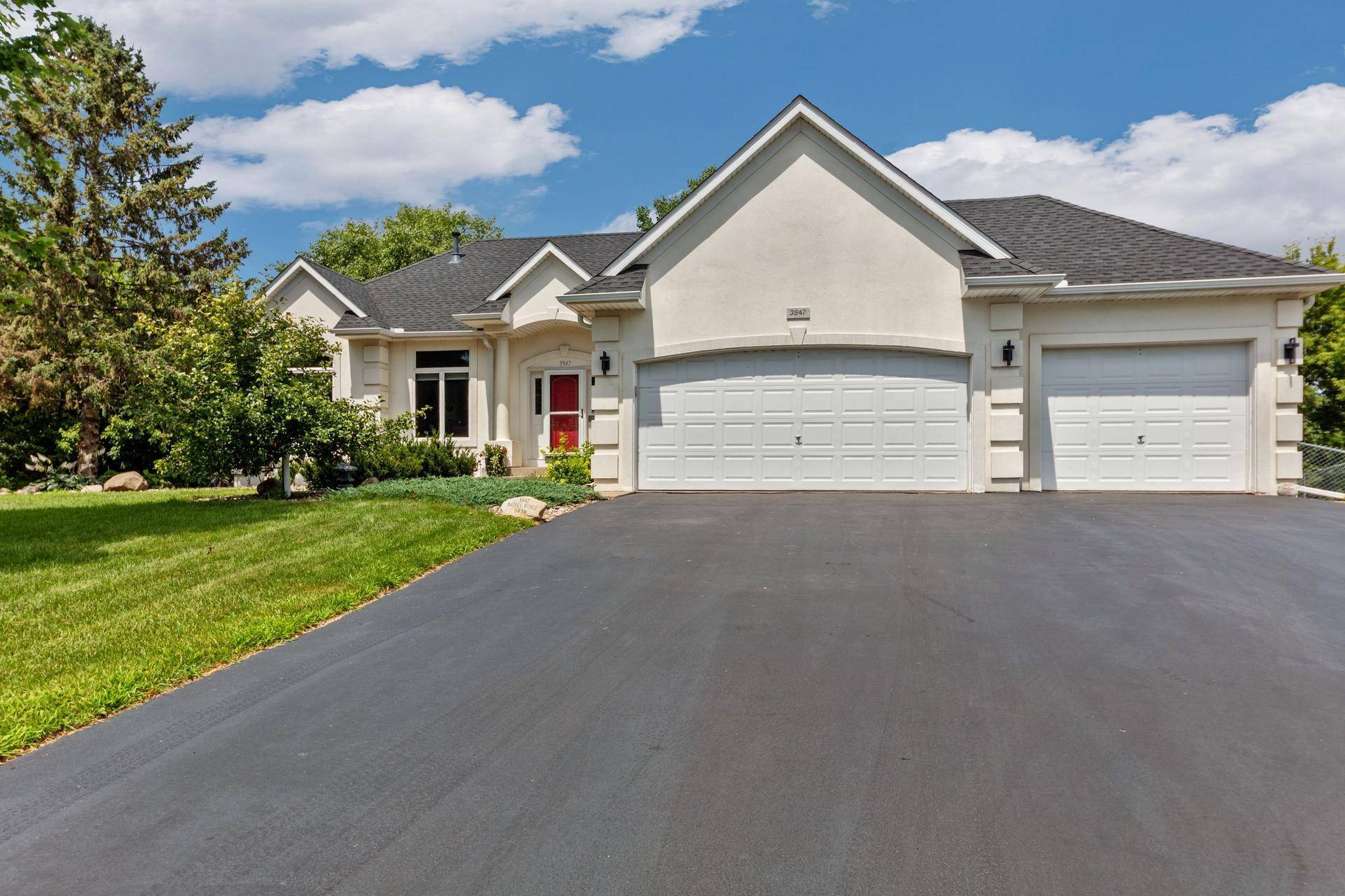 3947 Bailey Ridge Draw, Woodbury, MN 55125
