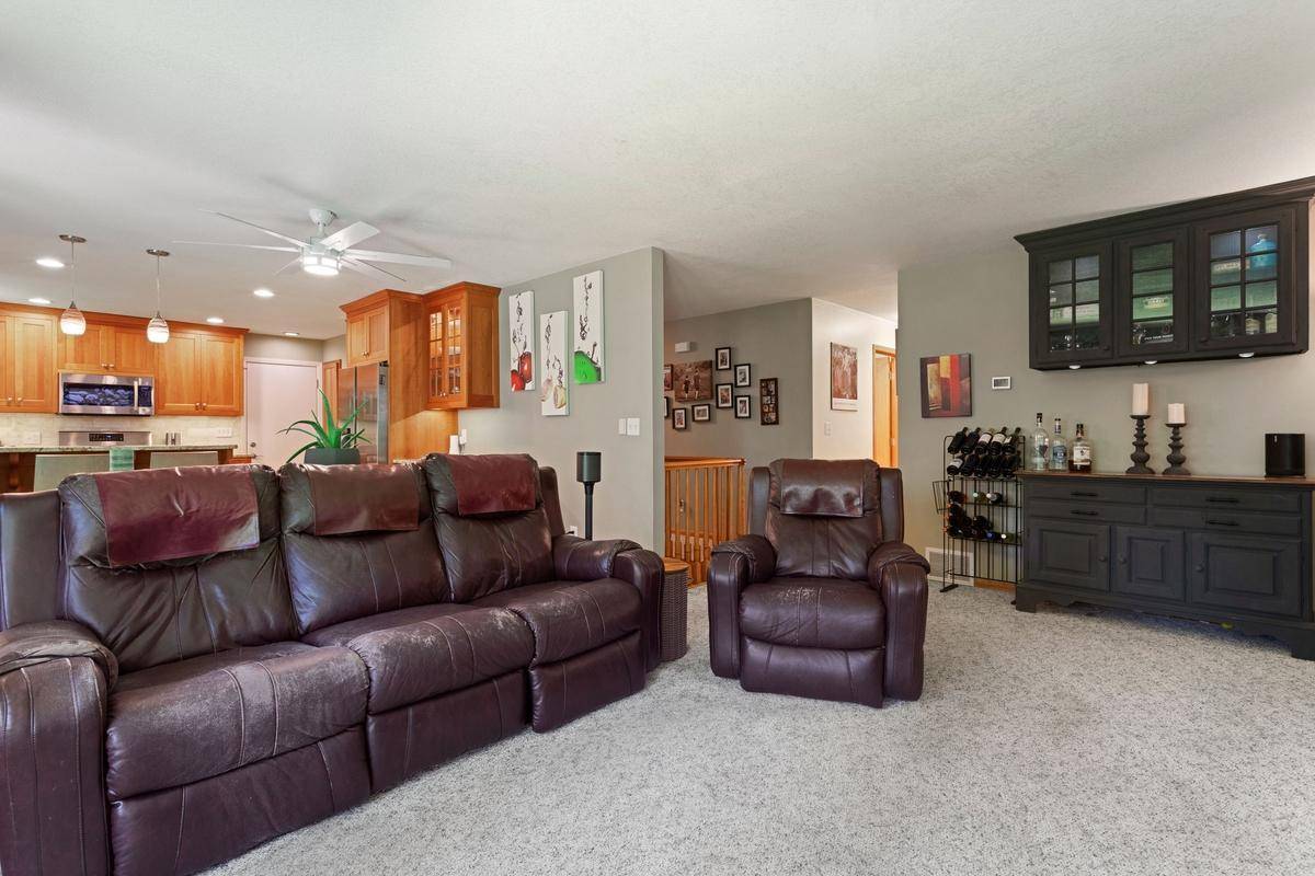 2685 Glenbrook AVE N, Oakdale, MN 55128