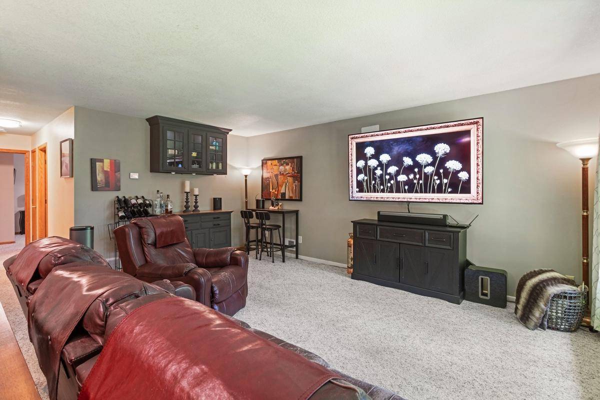 2685 Glenbrook AVE N, Oakdale, MN 55128