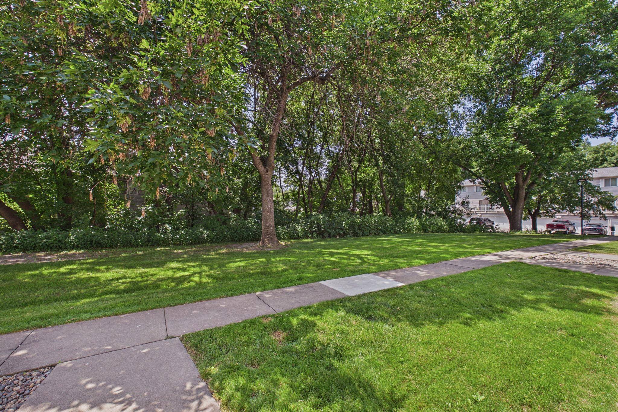 1467 Goodwin AVE N, Oakdale, MN 55128