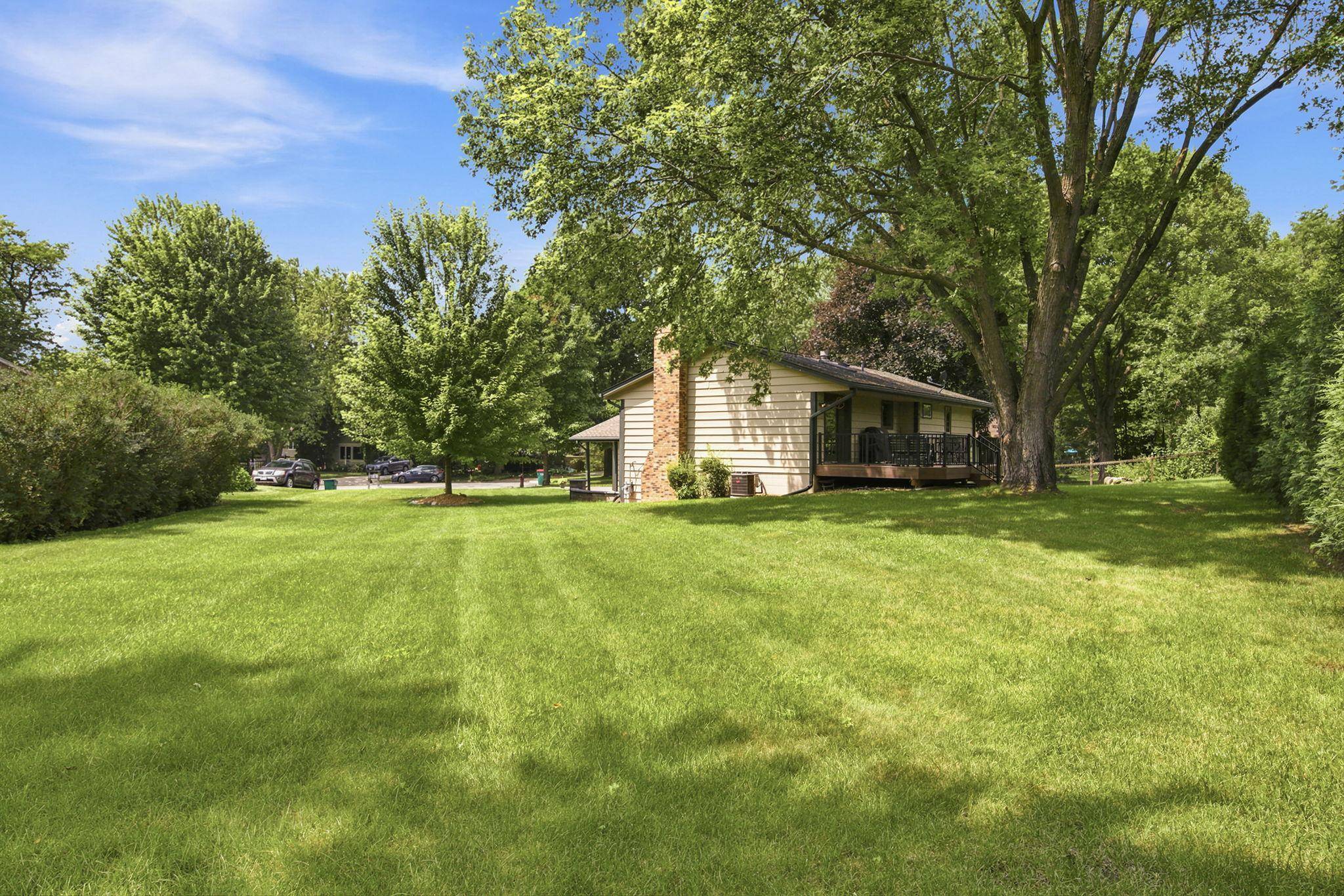 8033 Dakota LN, Chanhassen, MN 55317