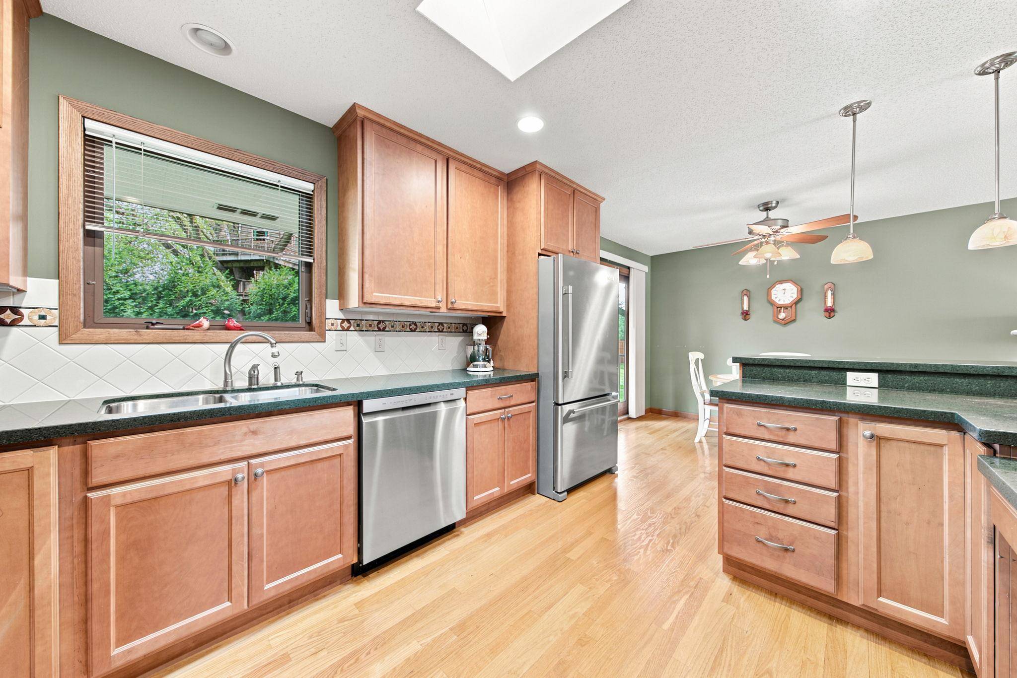 8033 Dakota LN, Chanhassen, MN 55317