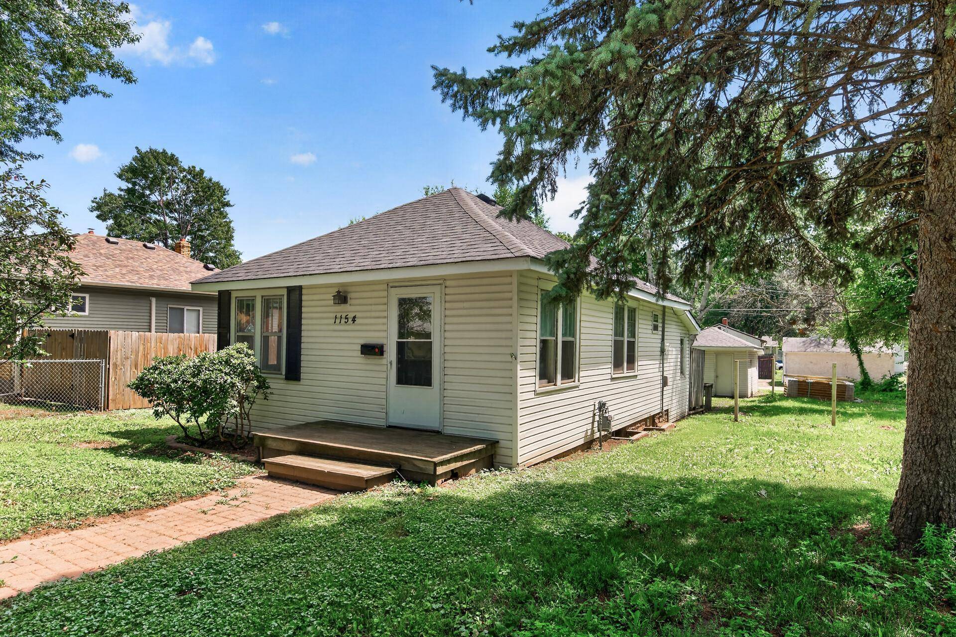 1154 Lawson AVE E, Saint Paul, MN 55106