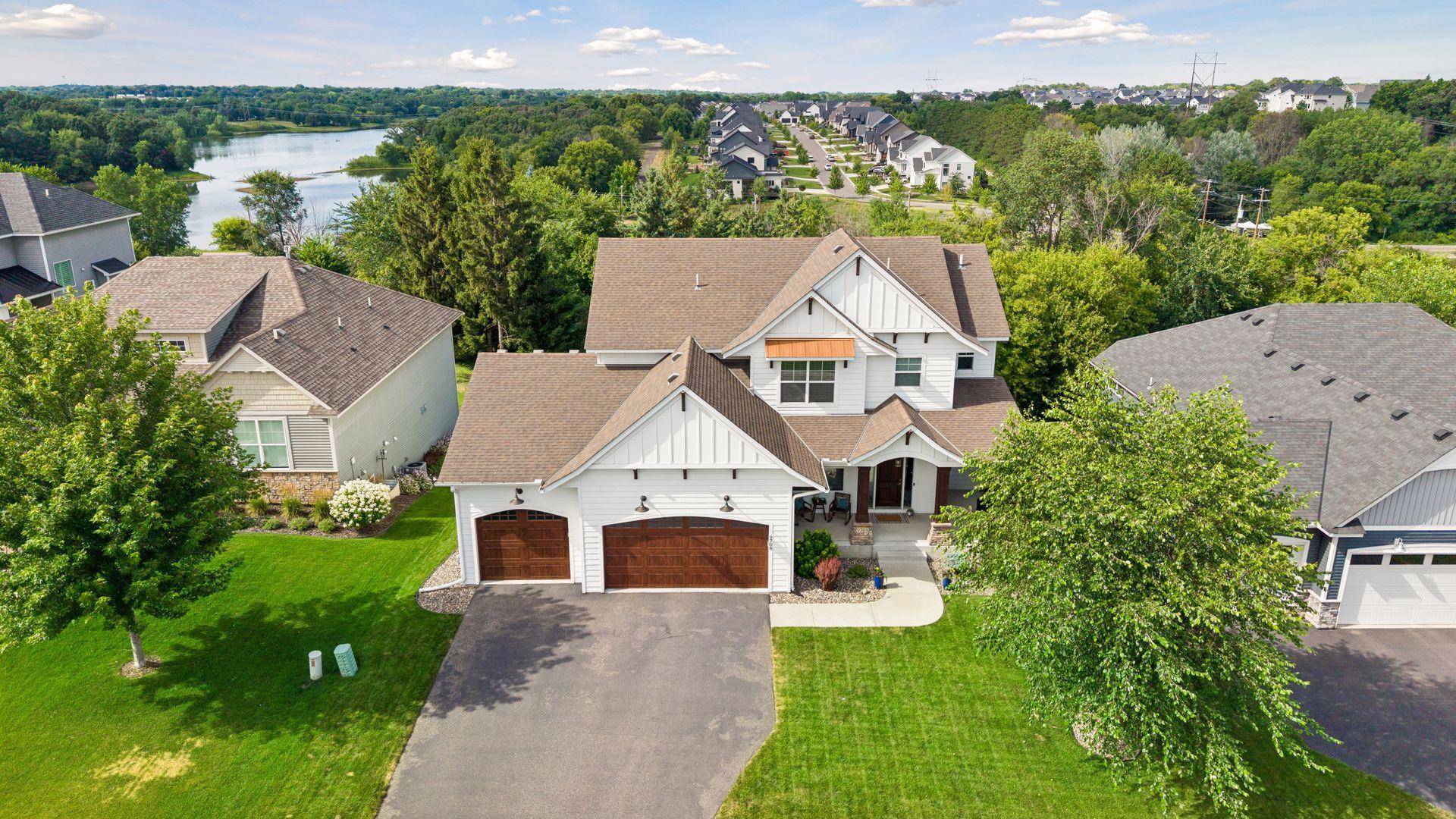 9708 Compass Pointe CT, Woodbury, MN 55129
