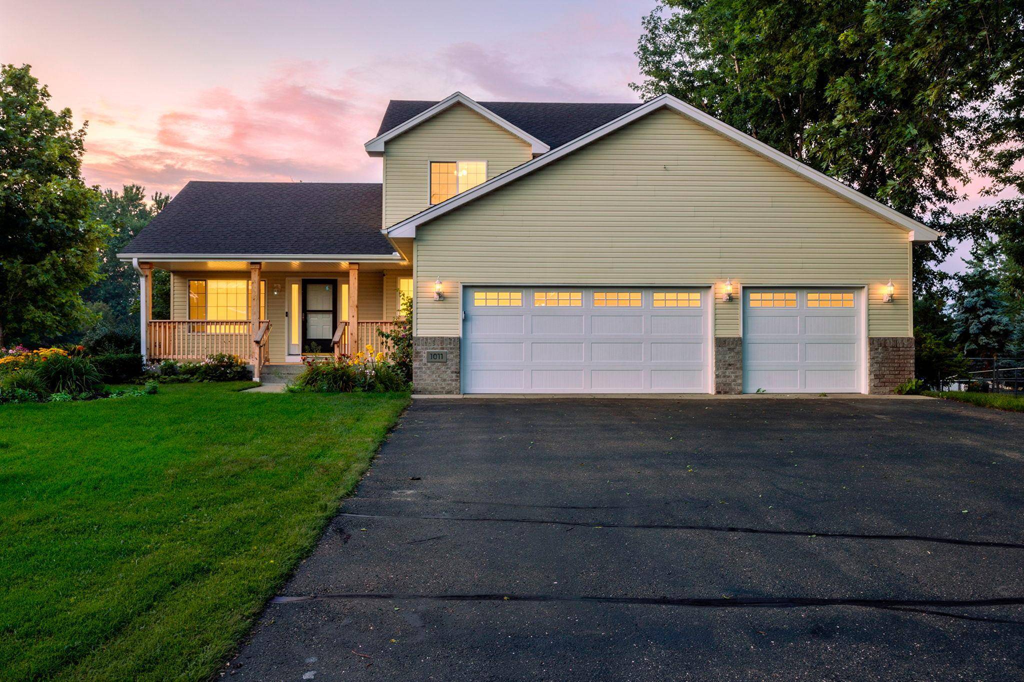 1011 Hillock ST NW, Isanti, MN 55040
