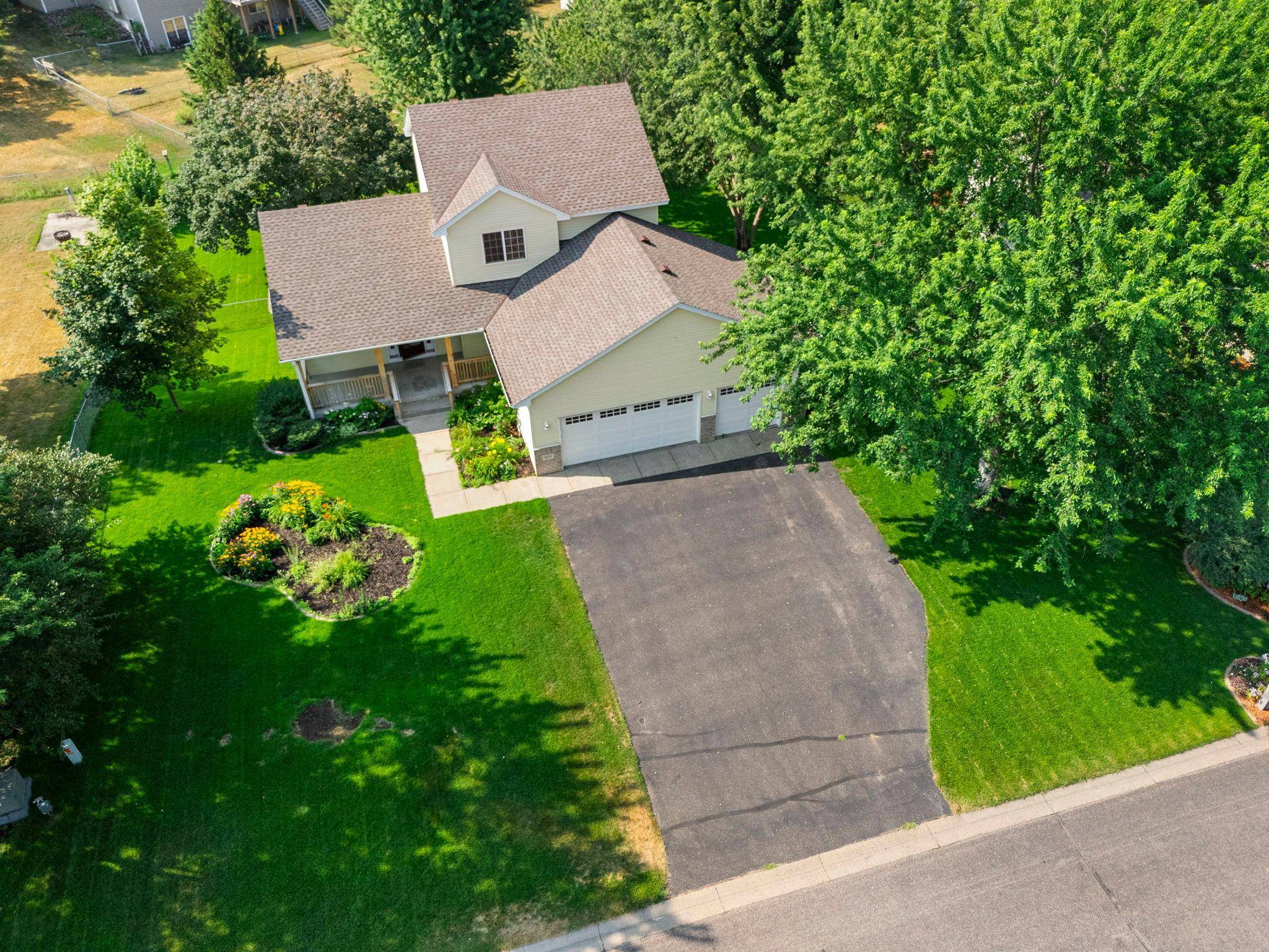 1011 Hillock ST NW, Isanti, MN 55040