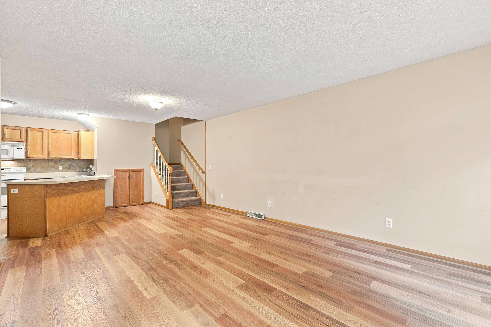 1863 Riverwood DR #14, Burnsville, MN 55337