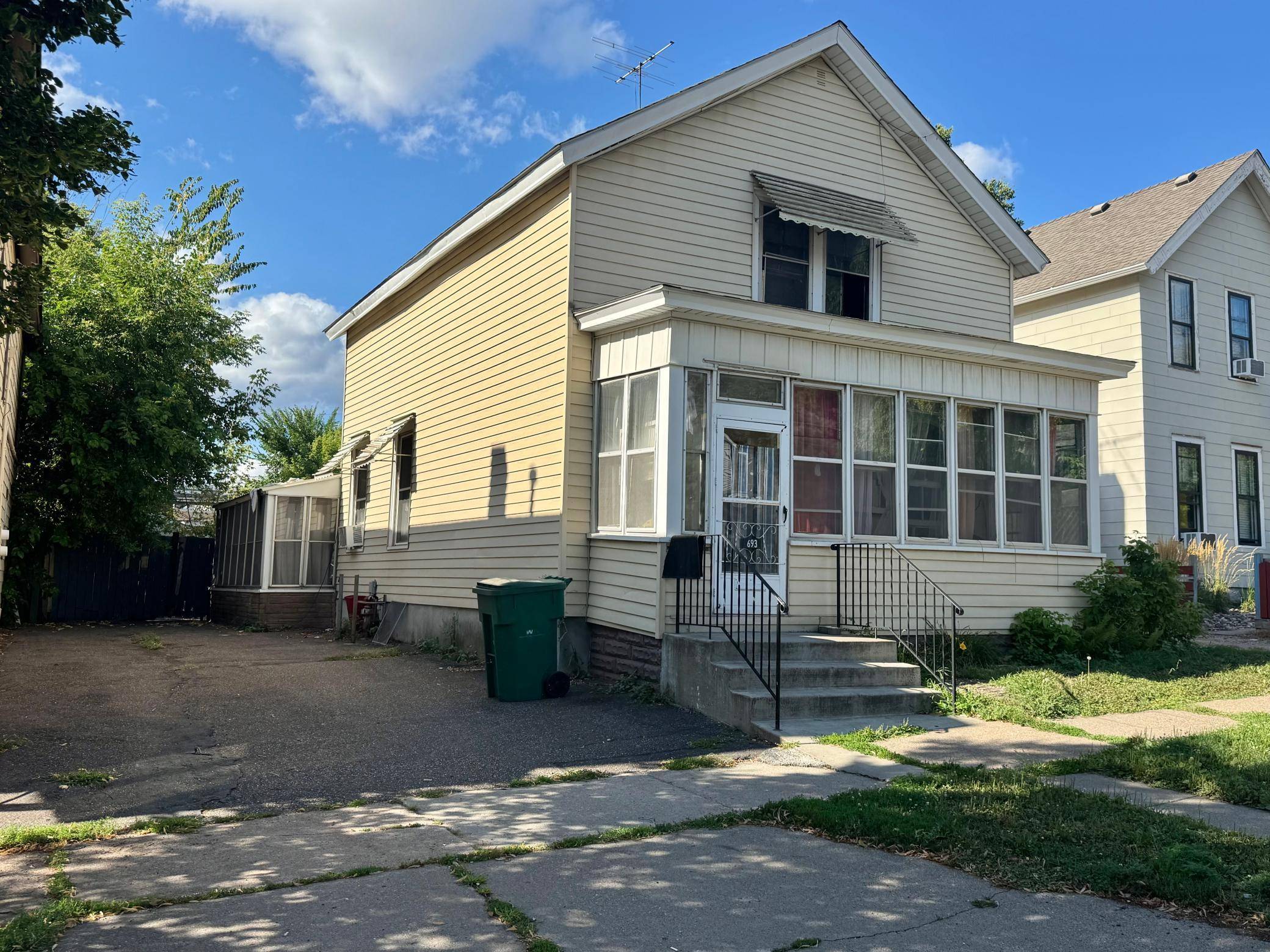 693 5th ST E, Saint Paul, MN 55106