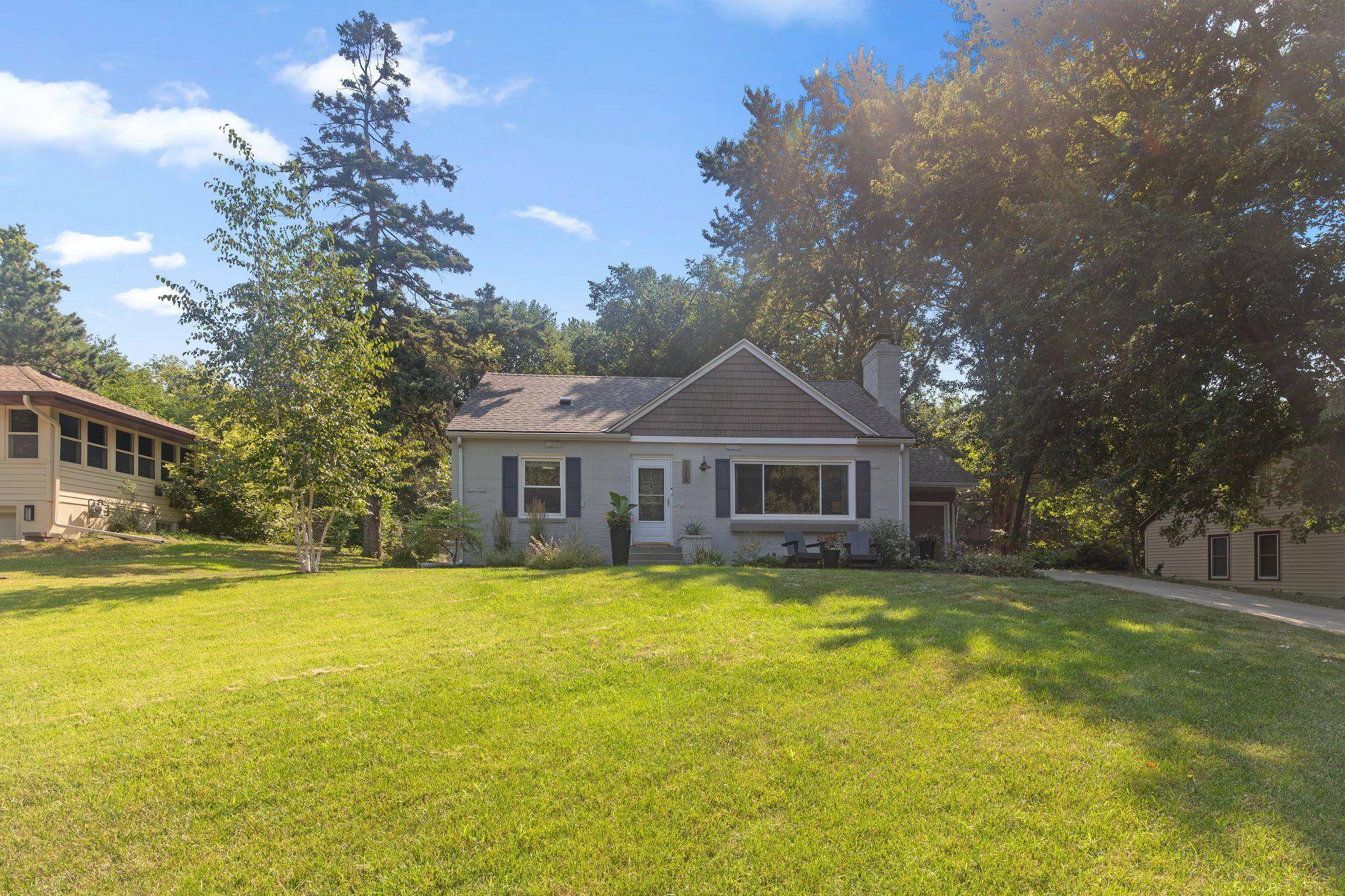 1310 Welcome AVE N, Golden Valley, MN 55422