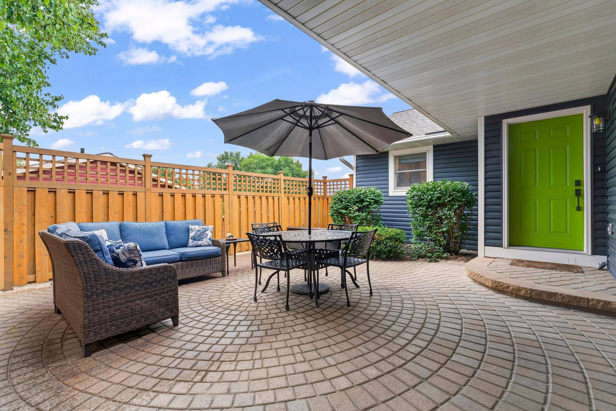 614 37th ST SW, Rochester, MN 55902