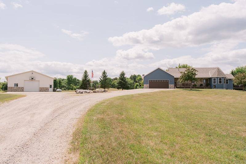 9199 50th ST NW, Annandale, MN 55302