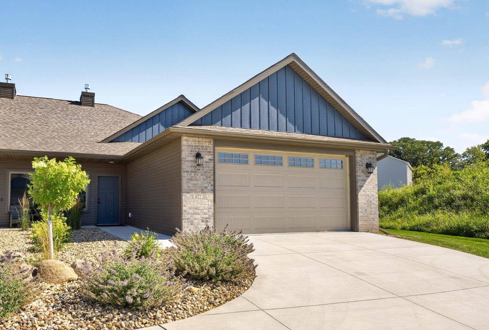 877 Picadilly LN NW, Rochester, MN 55901