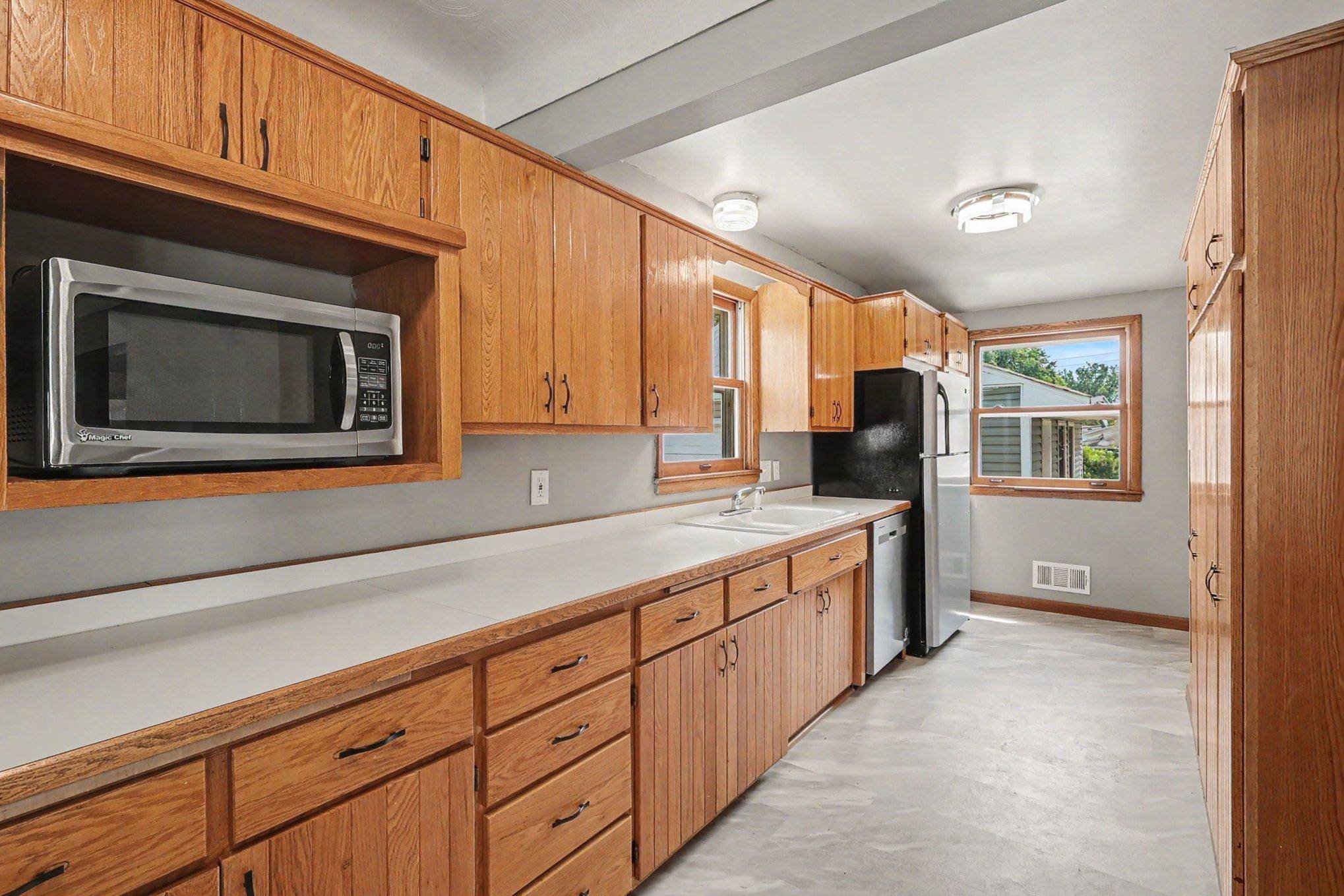 2842 Lexington AVE S, Eagan, MN 55121