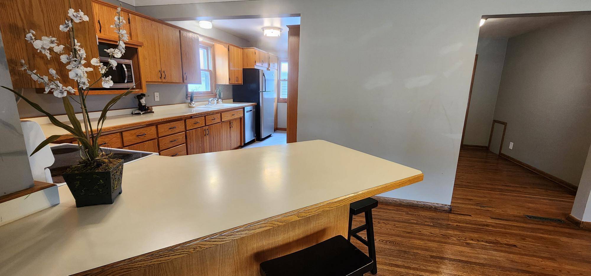 2842 Lexington AVE S, Eagan, MN 55121