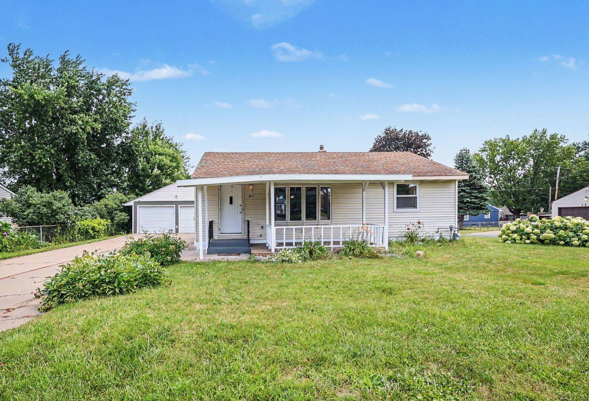 2842 Lexington AVE S, Eagan, MN 55121