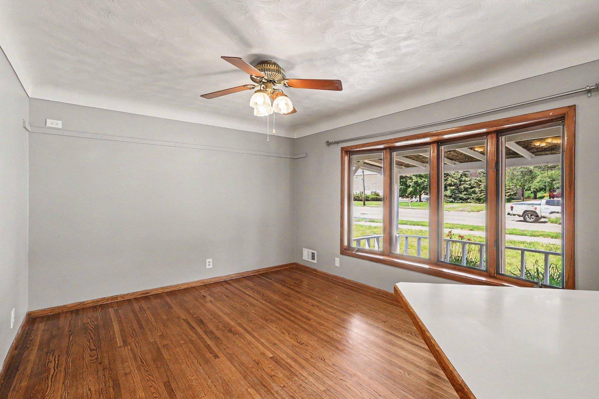 2842 Lexington AVE S, Eagan, MN 55121