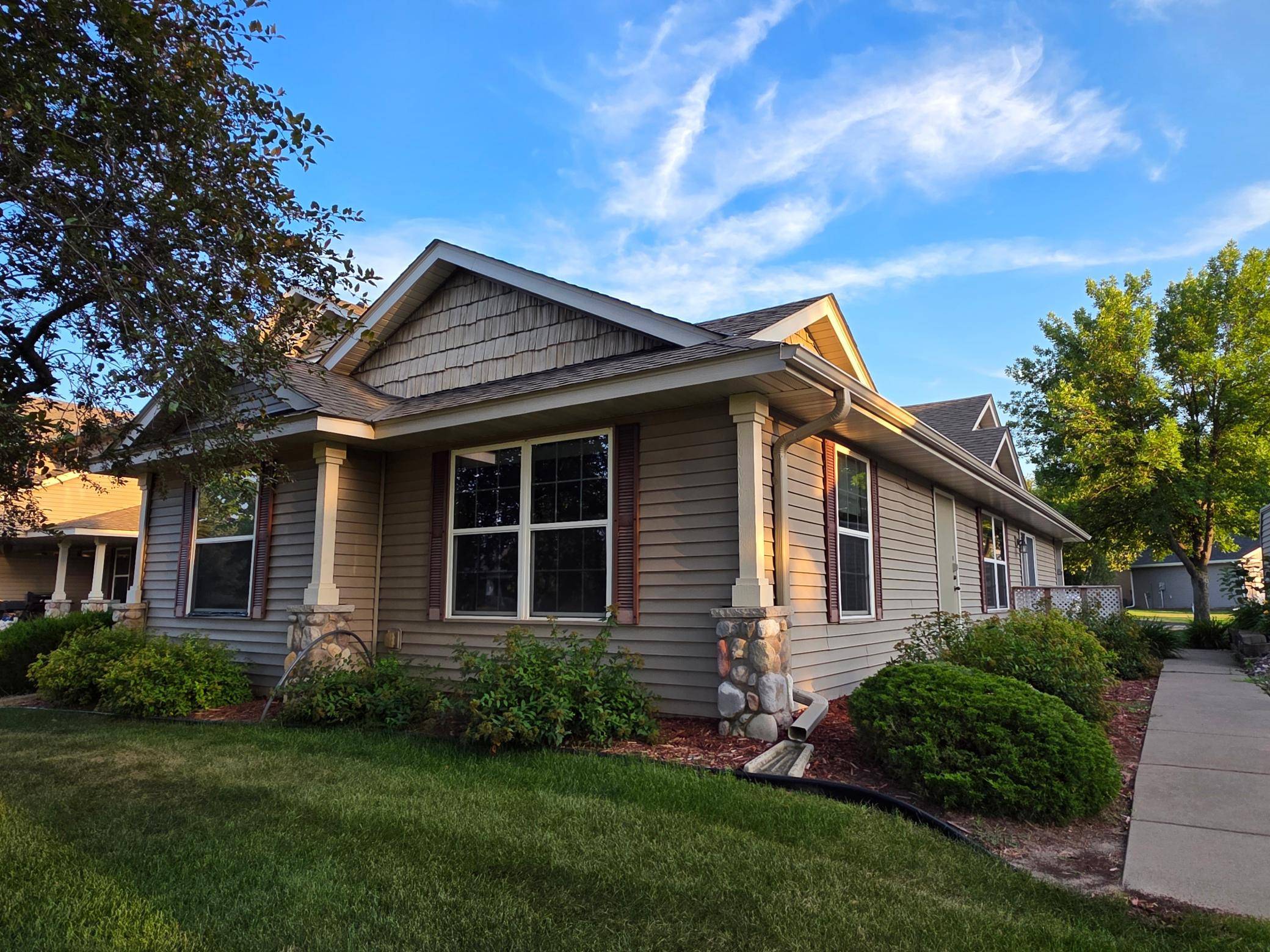 827 Winsome WAY NW, Isanti, MN 55040
