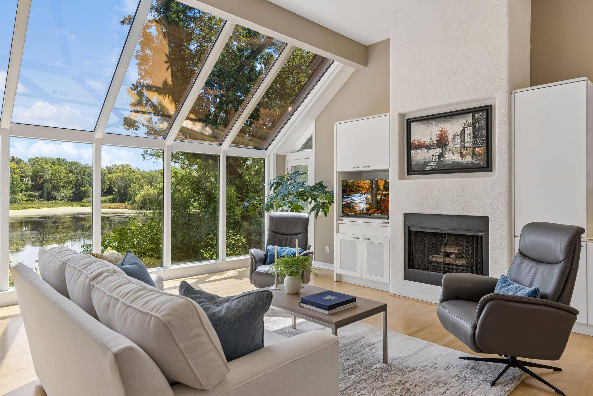 16458 Ringer RD, Minnetonka, MN 55391