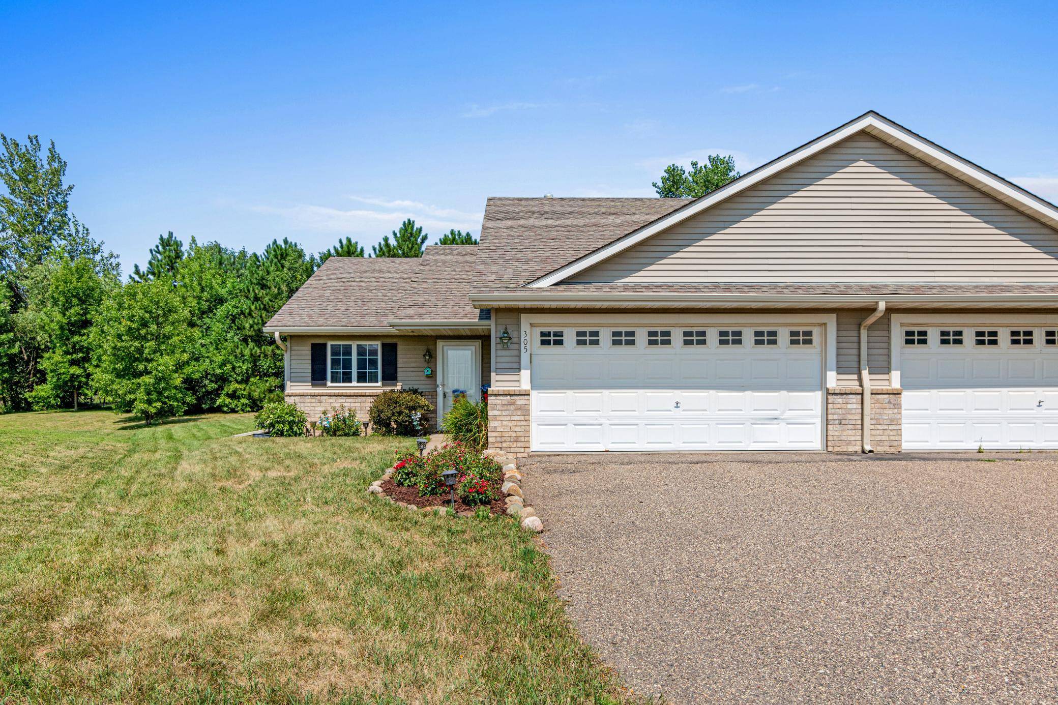 305 Wildwood CIR, Roberts, WI 54023
