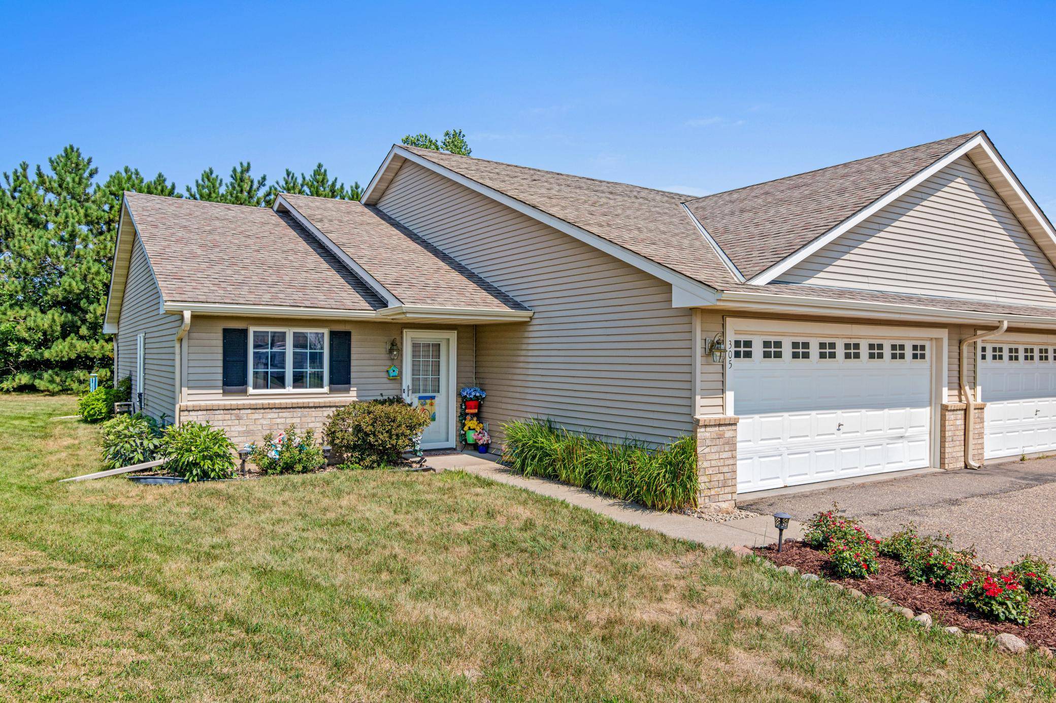 305 Wildwood CIR, Roberts, WI 54023