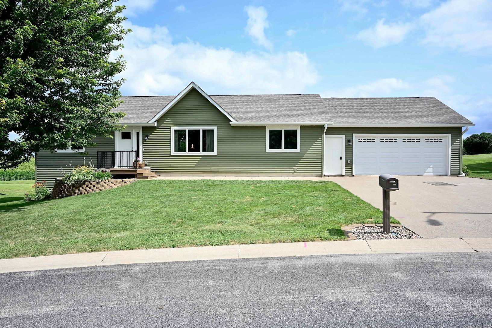 206 Park AVE, Altura, MN 55910