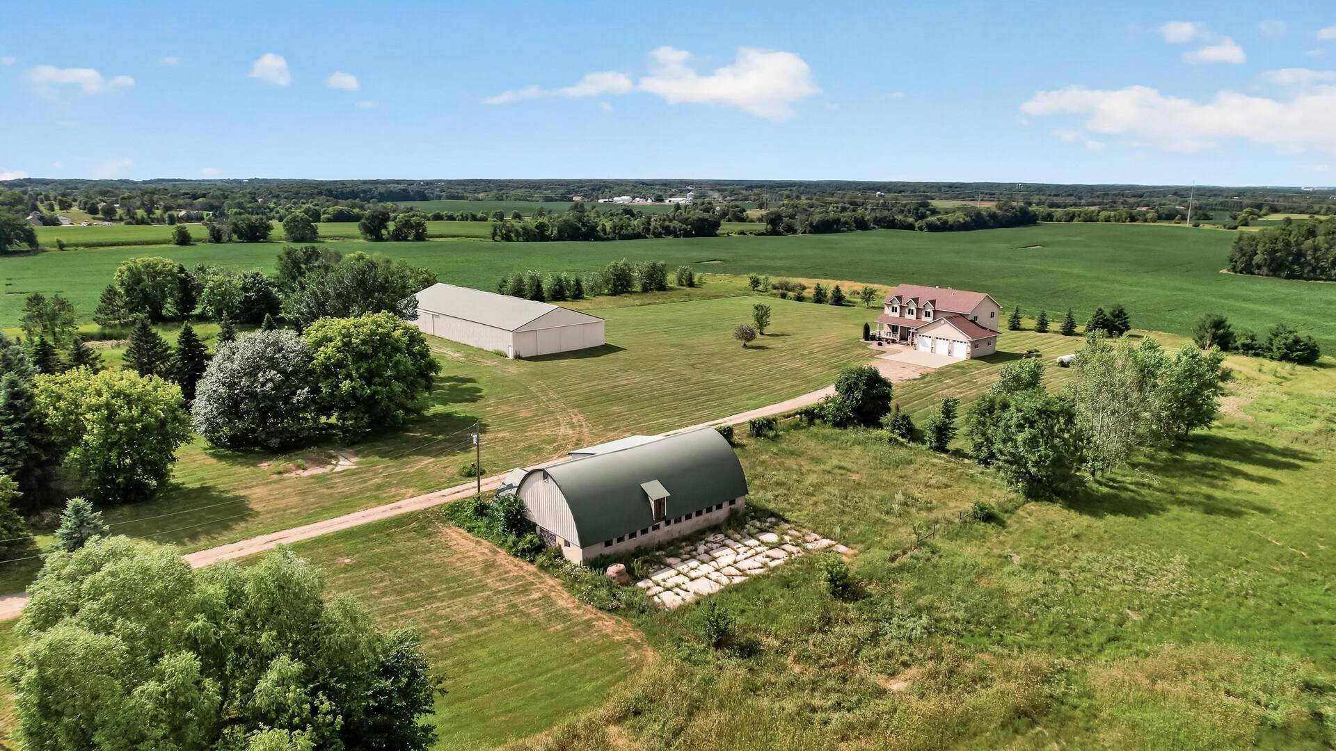 6040 Woodland TRL, Greenfield, MN 55357