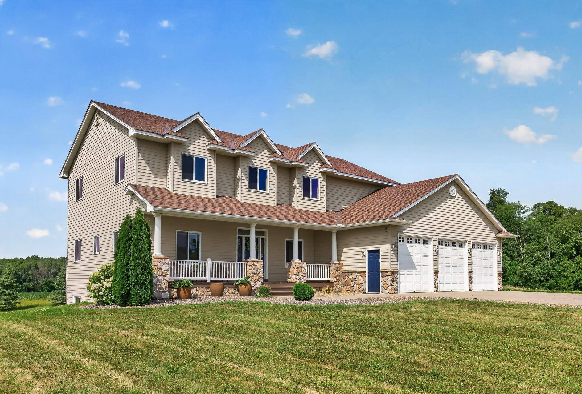 6040 Woodland TRL, Greenfield, MN 55357