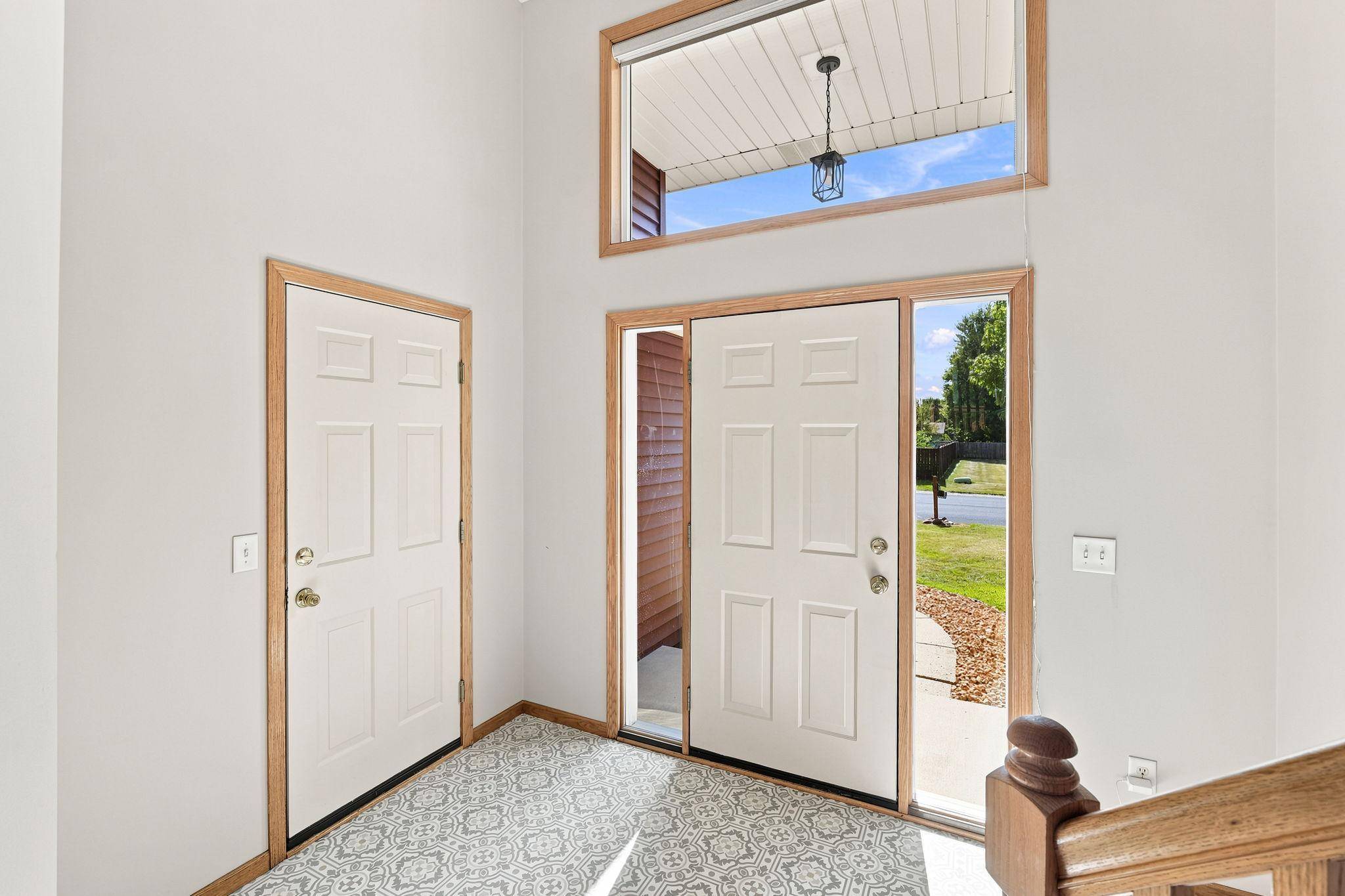 805 Daniel DR, Belle Plaine, MN 56011