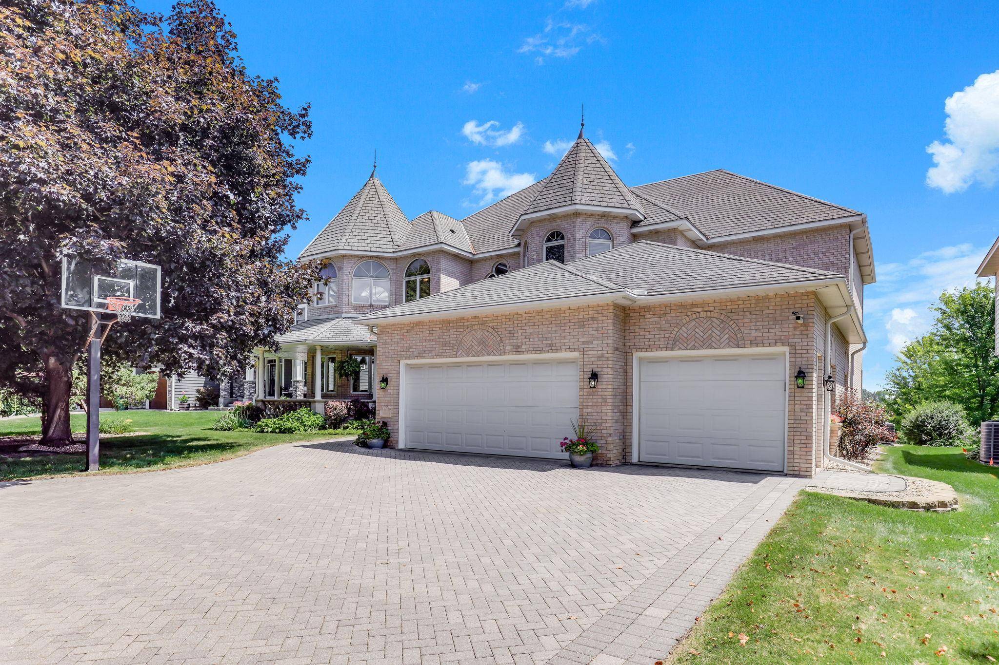 8148 Ithaca LN N, Maple Grove, MN 55311