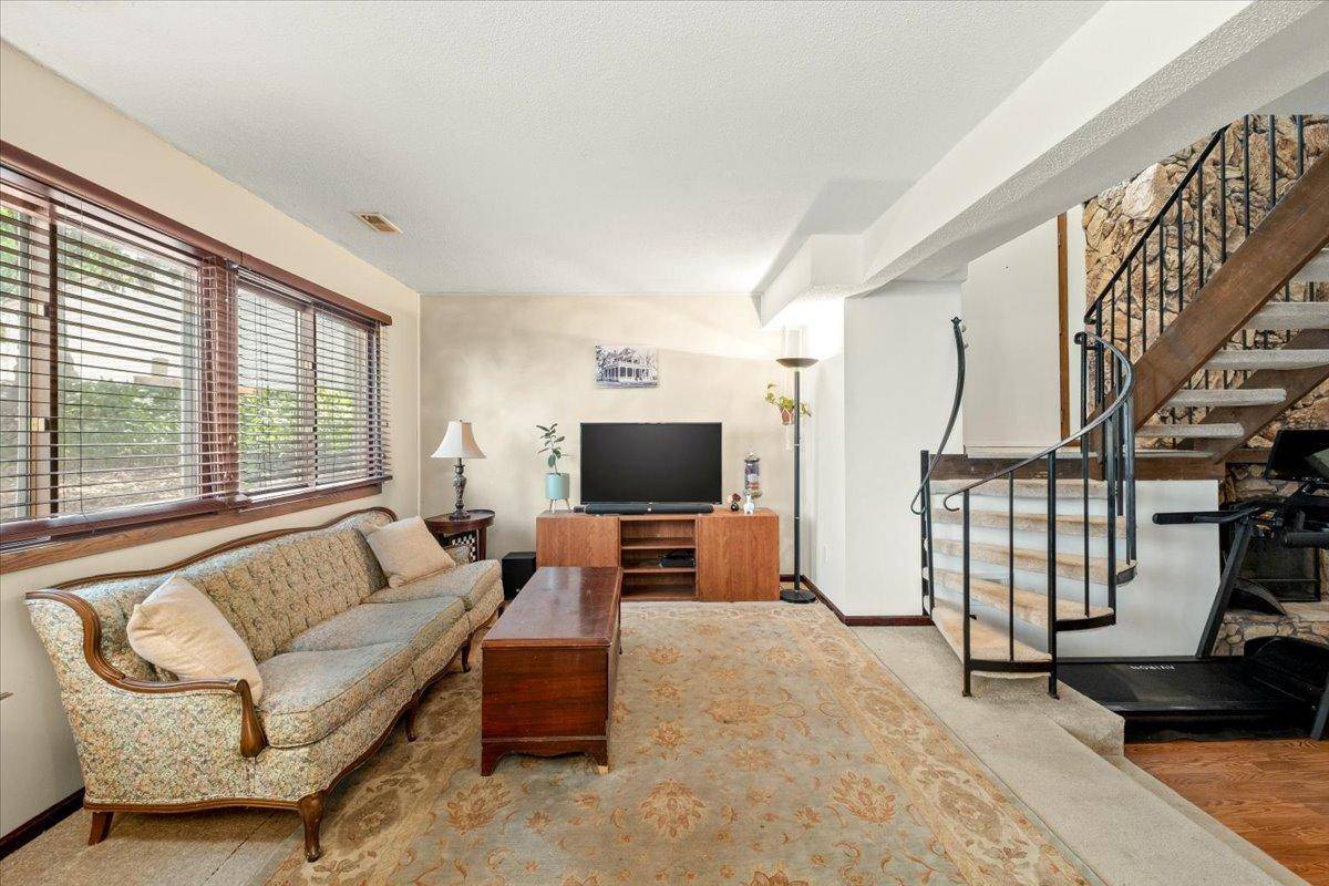 5530 E Bavarian PASS, Fridley, MN 55432