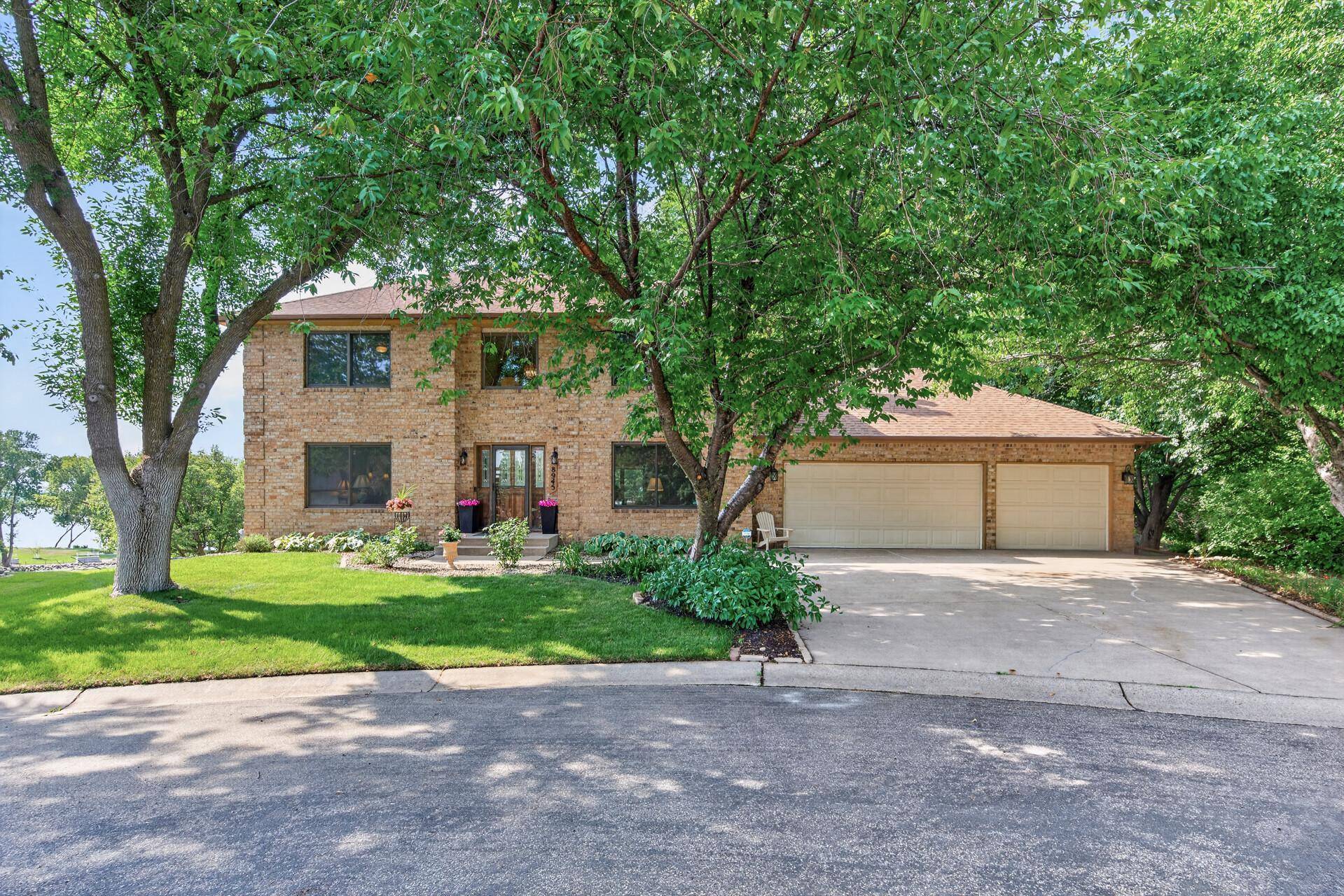 8945 Dallas LN N, Maple Grove, MN 55369