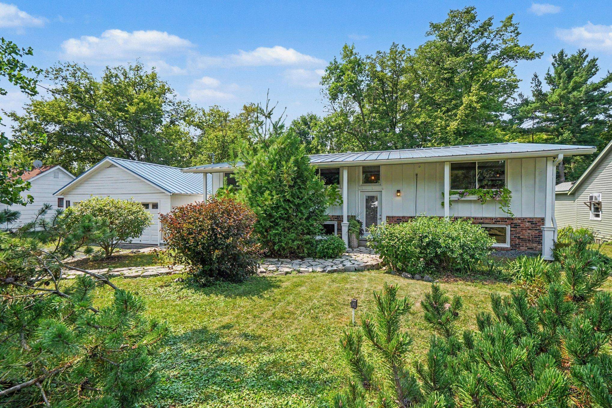 813 N Hamilton ST, Saint Croix Falls, WI 54024