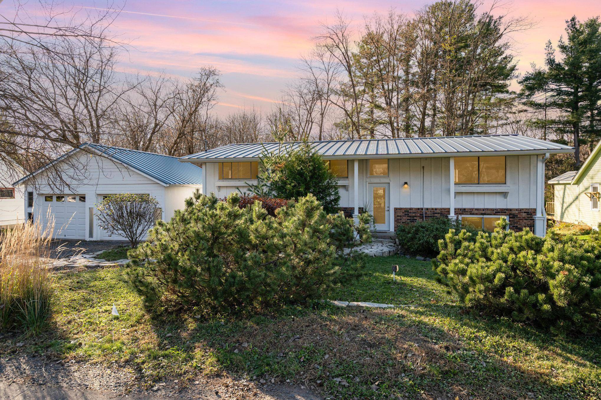 813 N Hamilton ST, Saint Croix Falls, WI 54024