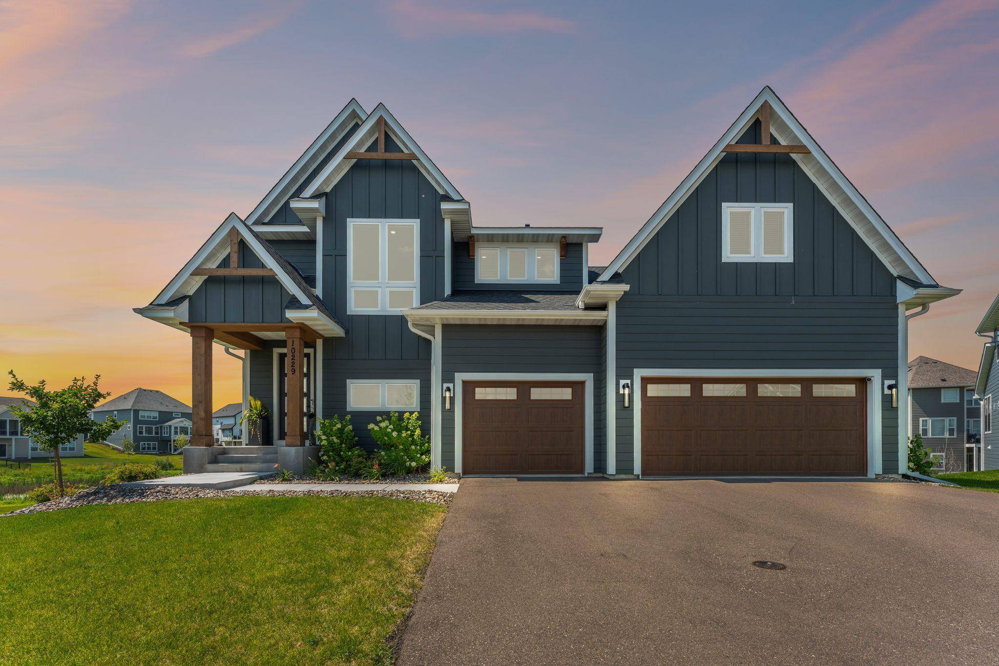 10229 Queensland LN N, Maple Grove, MN 55311