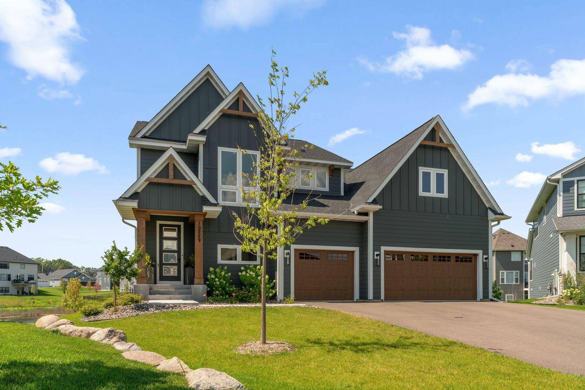 10229 Queensland LN N, Maple Grove, MN 55311