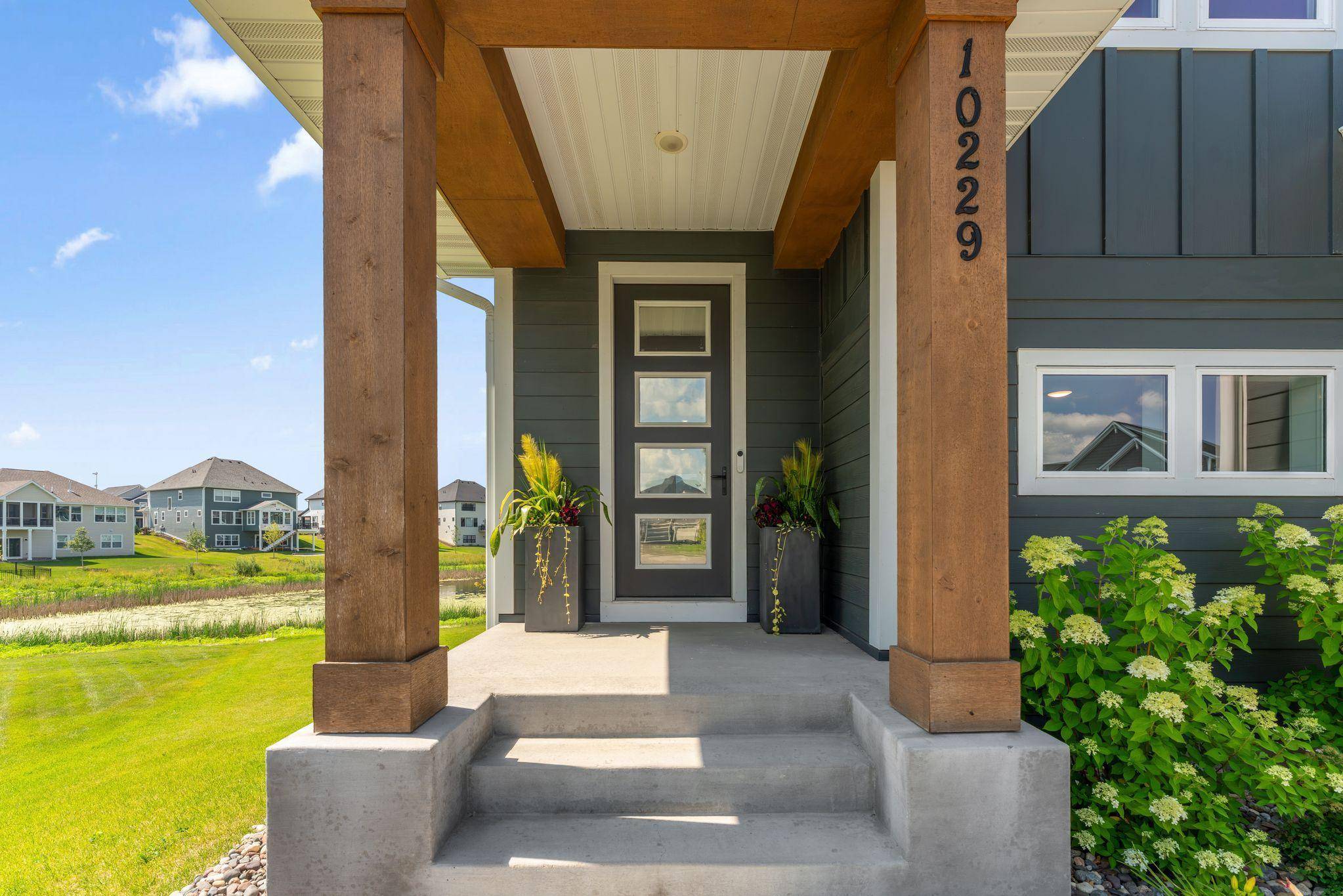 10229 Queensland LN N, Maple Grove, MN 55311