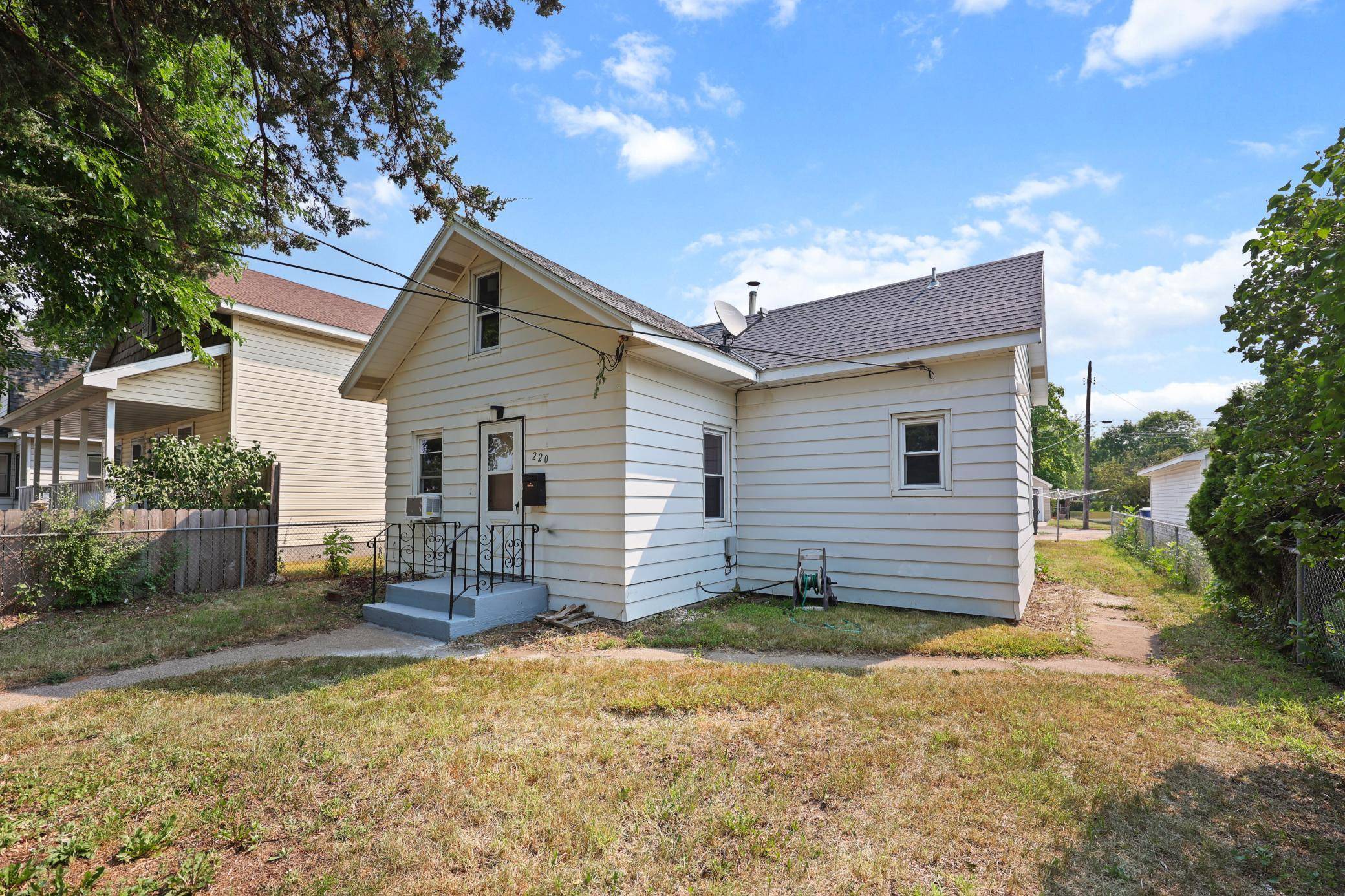 220 33rd AVE N, Saint Cloud, MN 56303