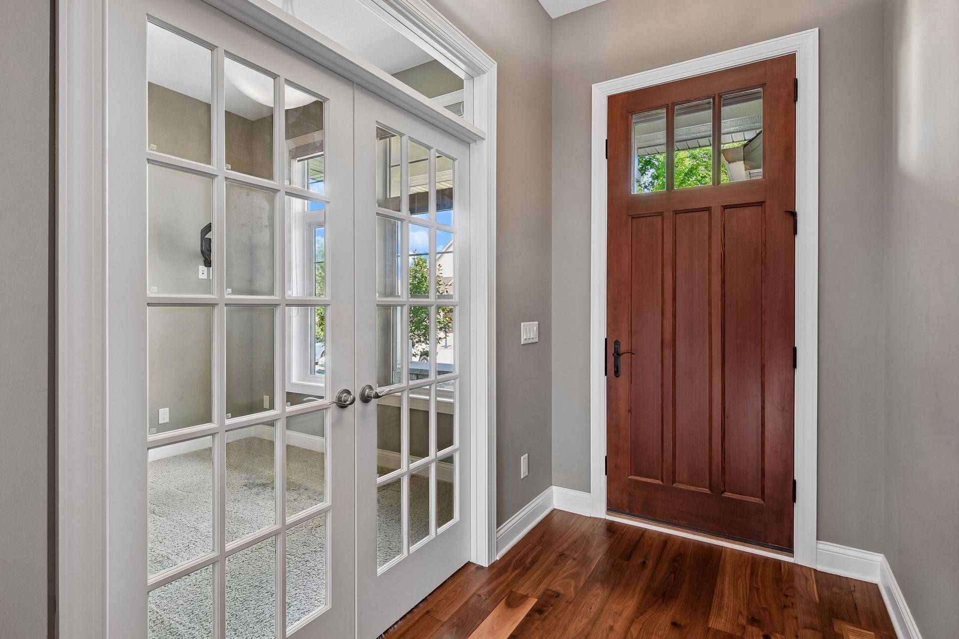 8728 Lake Riley DR, Chanhassen, MN 55317