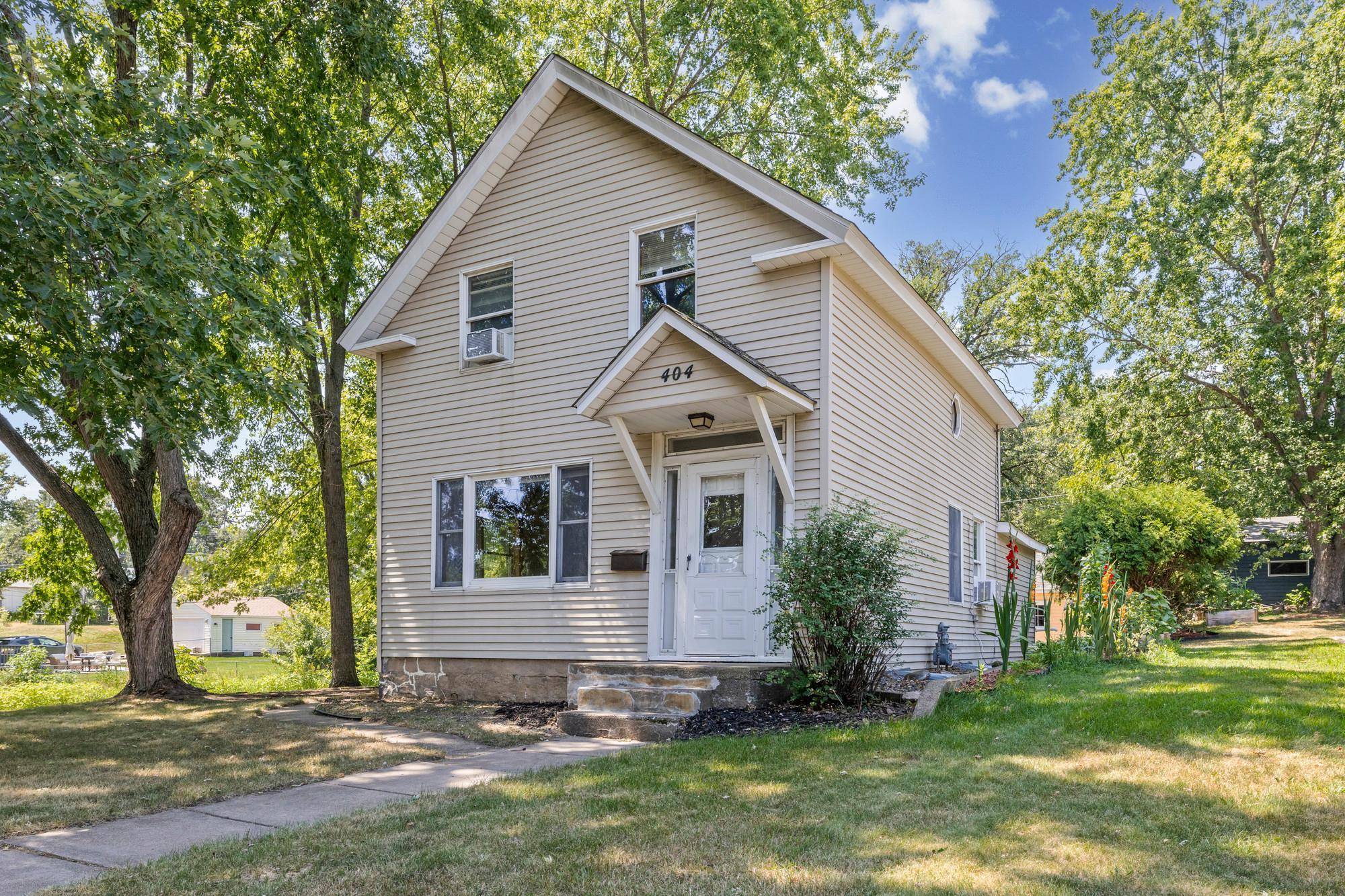 404 5th ST N, Bayport, MN 55003