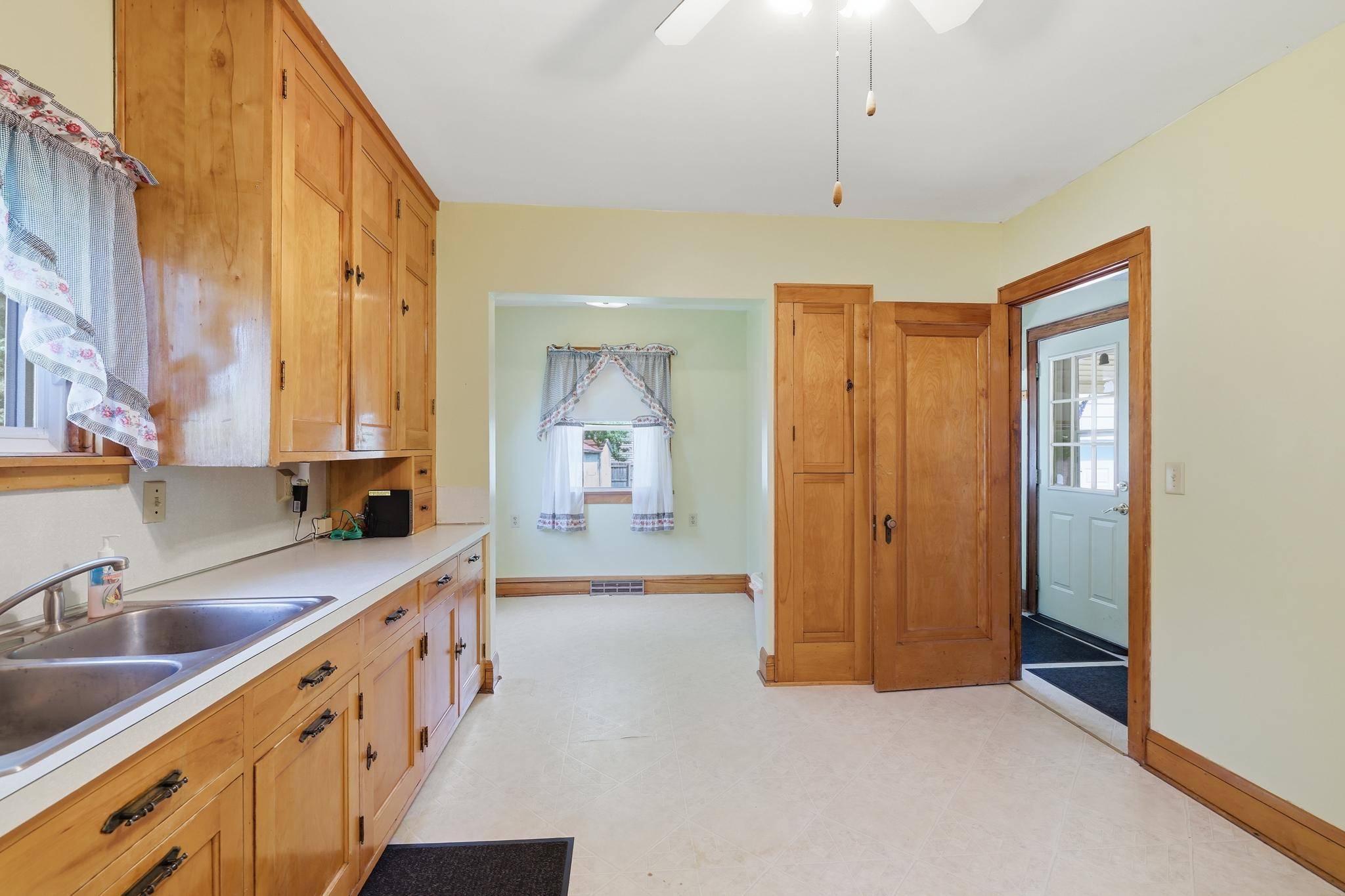 503 N Elm ST, Belle Plaine, MN 56011