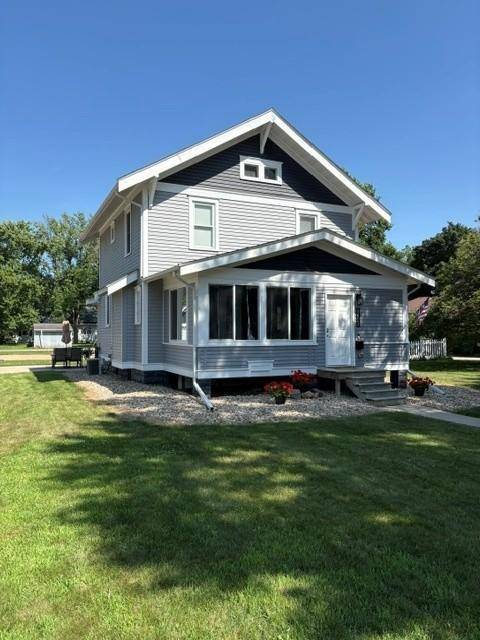 1345 6th AVE N, Windom, MN 56101